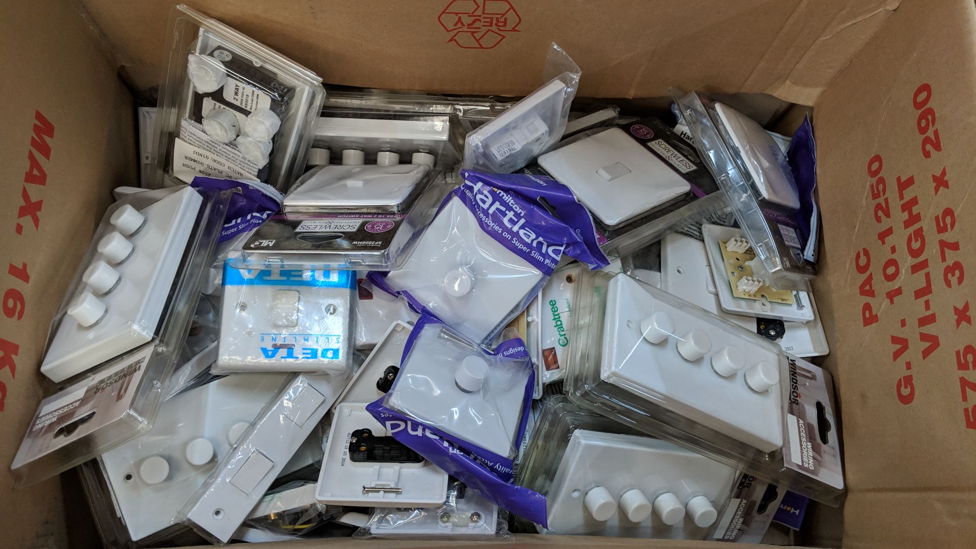 Box of assorted moulded white plastic dimmer & regular light switches & related items This lot is - Image 3 of 3