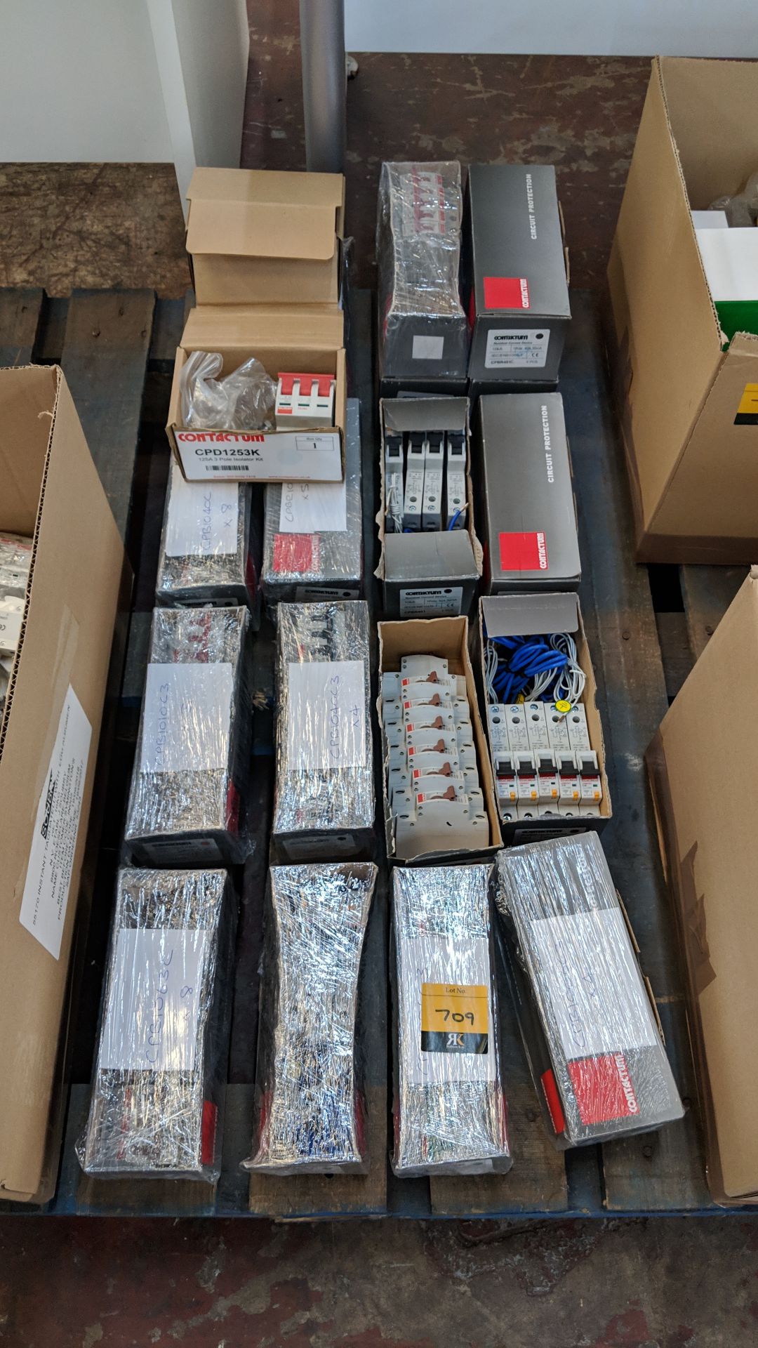 Large quantity of miniature circuit breaker switches, in 20 boxes each containing between 1 & 10 - Image 8 of 8