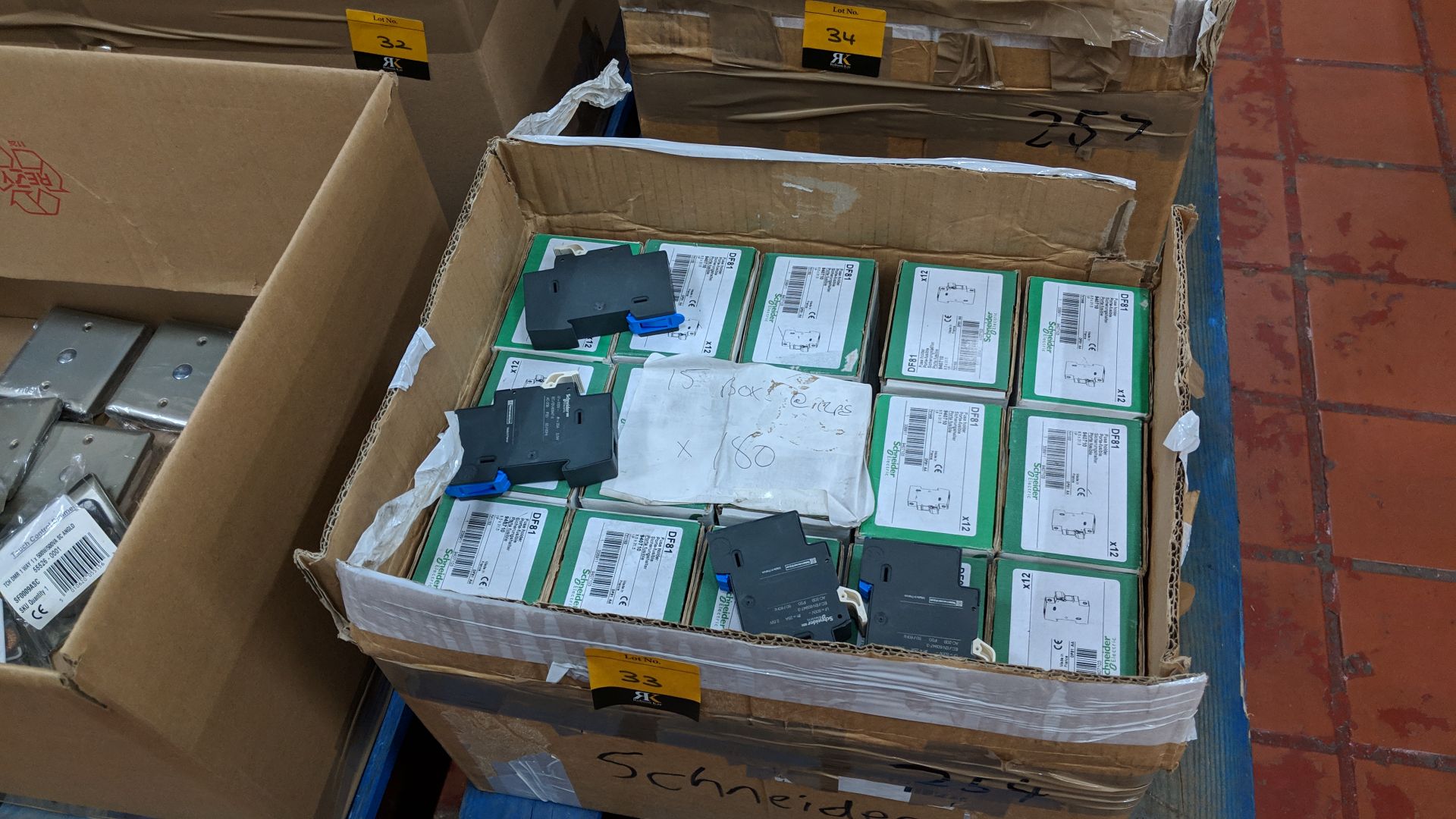 15 boxes containing a total of approximately 180 Schneider Tesys fuse holders/breakers This lot is