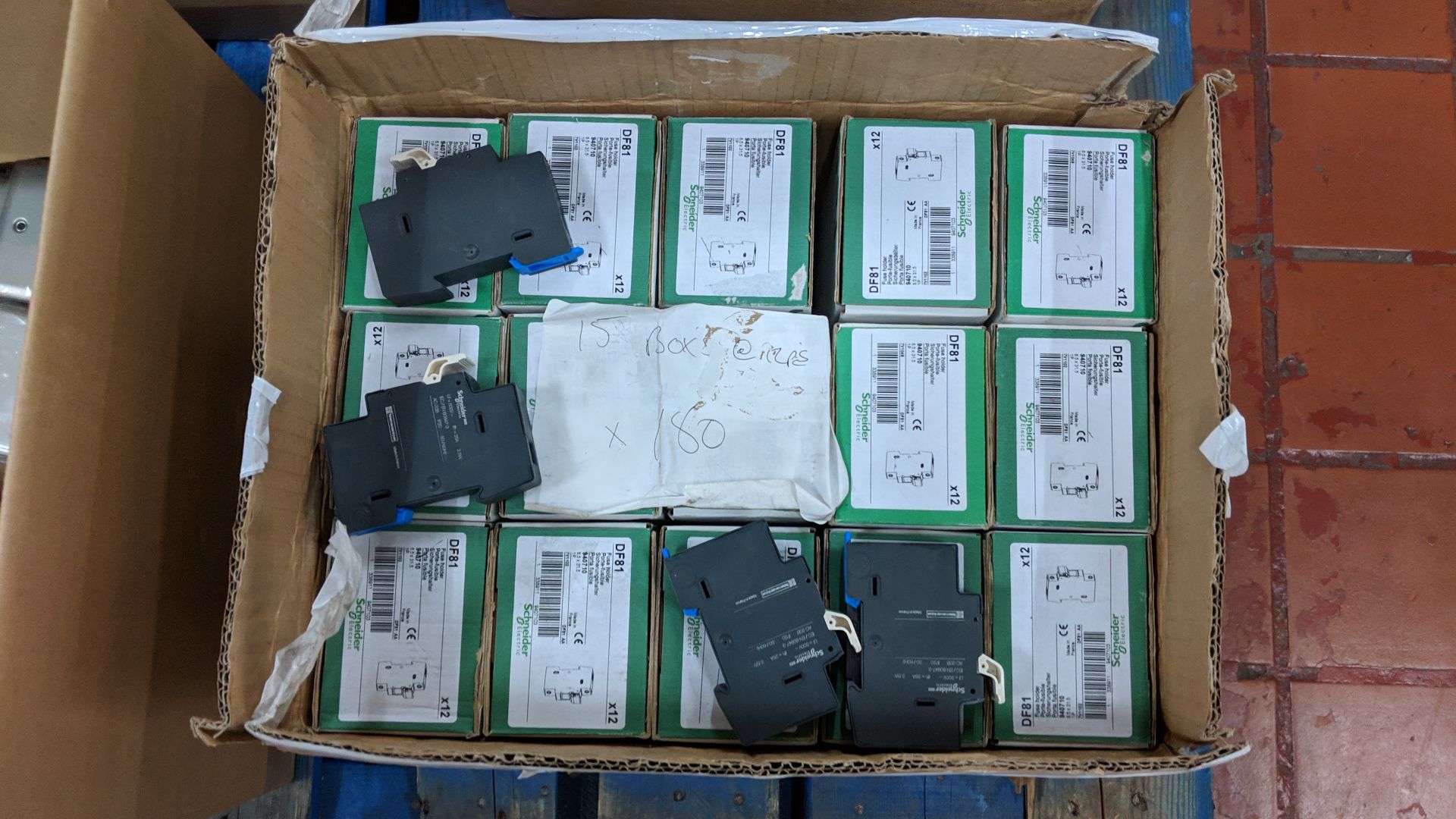 15 boxes containing a total of approximately 180 Schneider Tesys fuse holders/breakers This lot is - Bild 2 aus 3