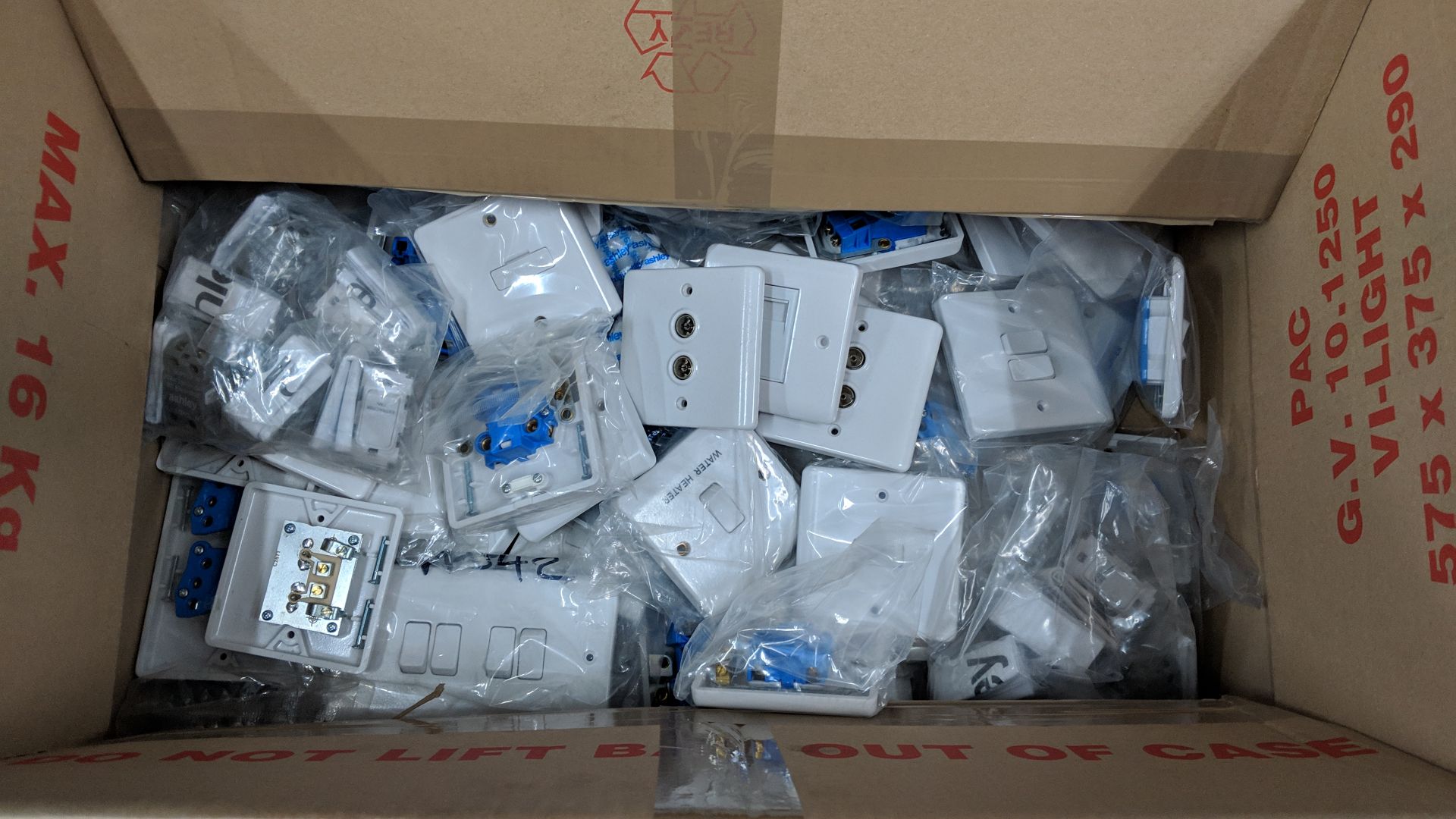 The contents of 4 crates/boxes of assorted fused switches, aerial sockets, plug sockets, pattress - Image 5 of 10