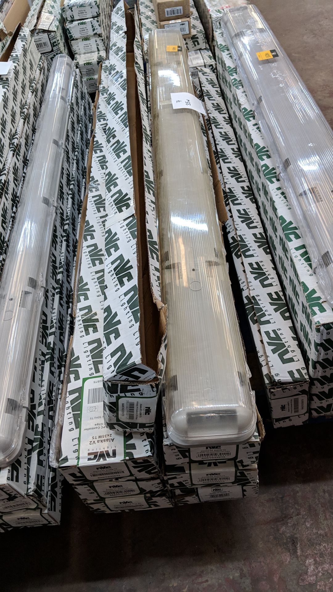 7 off NVC Alaska V2 2 x 35W T5 fluorescent fittings This lot is one of a number of lots in this sale - Bild 3 aus 3