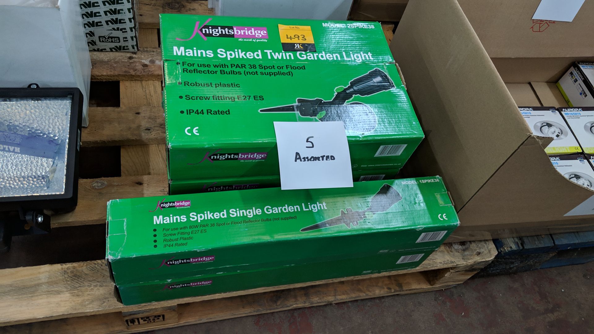 5 off assorted Knightsbridge mains spiked single & twin garden lights This lot is one of a number of