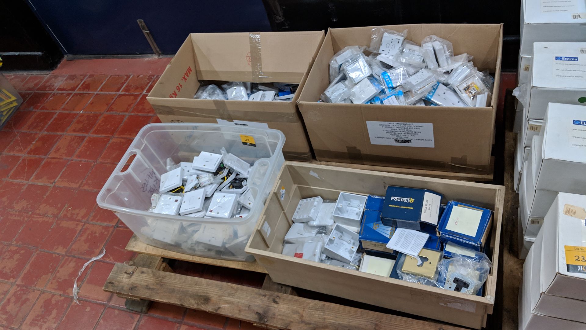 The contents of 4 crates/boxes of assorted fused switches, aerial sockets, plug sockets, pattress - Image 10 of 10