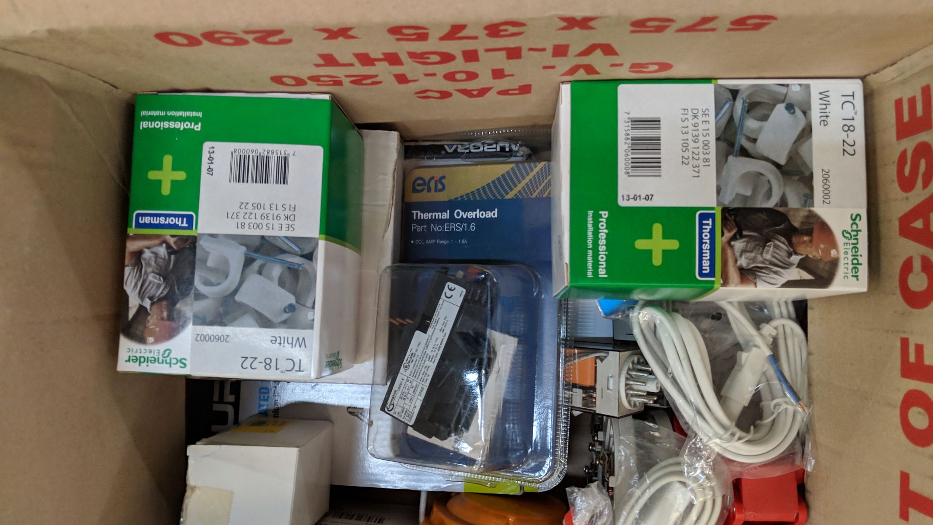 Box of assorted miscellaneous electrical items including cables, switches, covers & more This lot is - Image 3 of 6