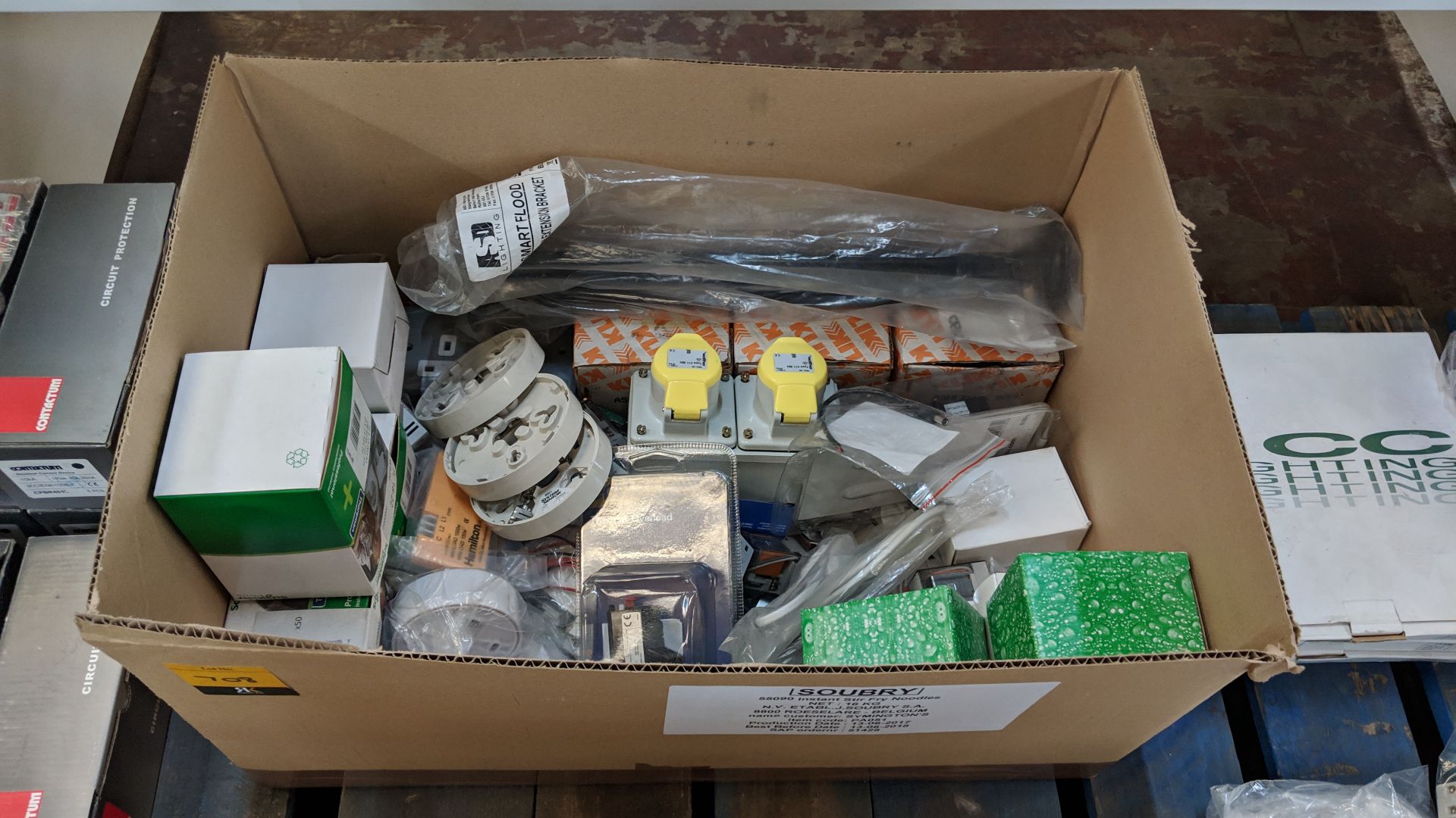 Box of assorted miscellaneous electrical items including cables, switches, covers & more This lot is