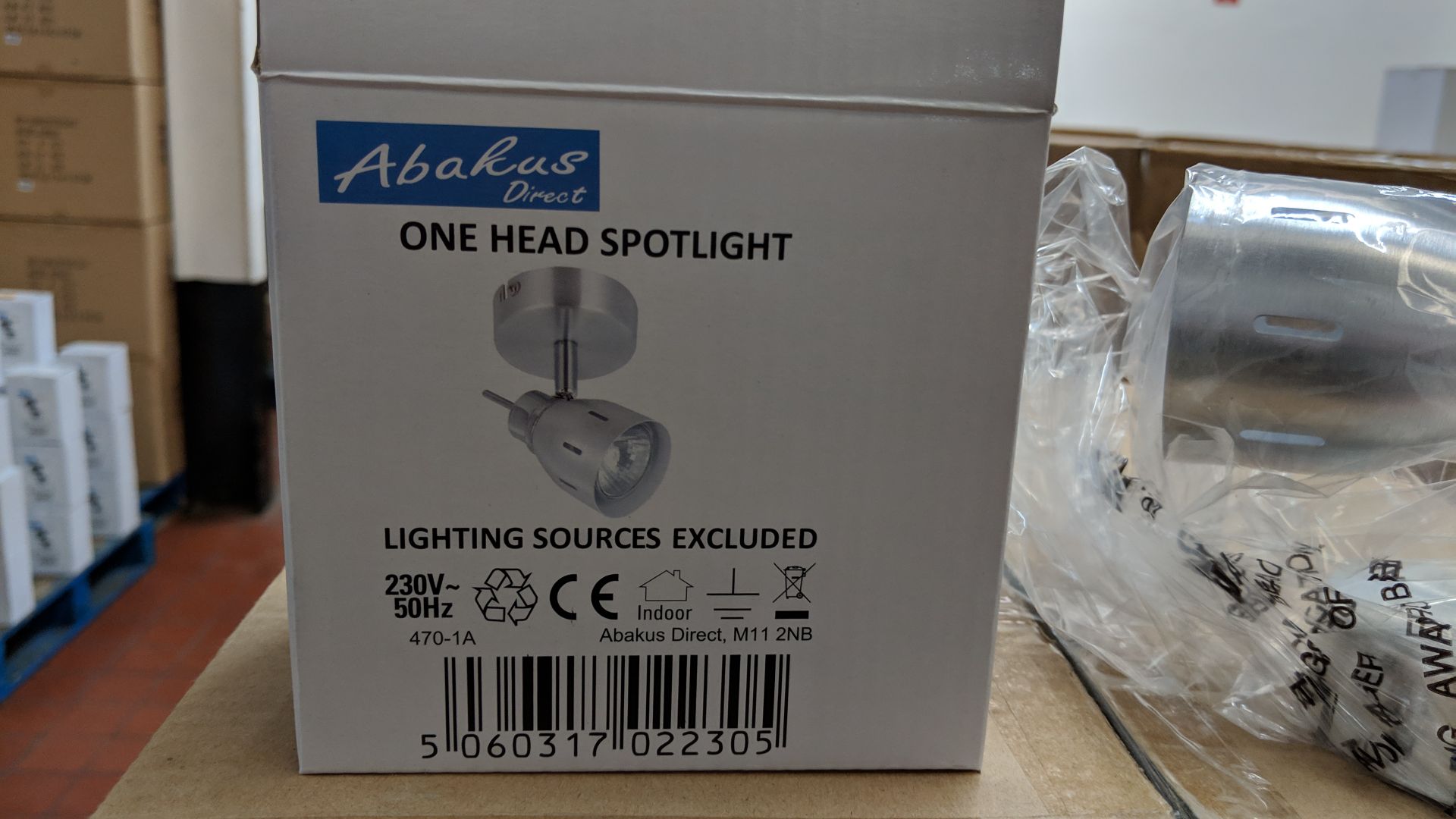 Abakus matching spot light lot comprising 6 off 4 head fittings, 6 off 3 head fittings, 10 off 2 - Image 2 of 5