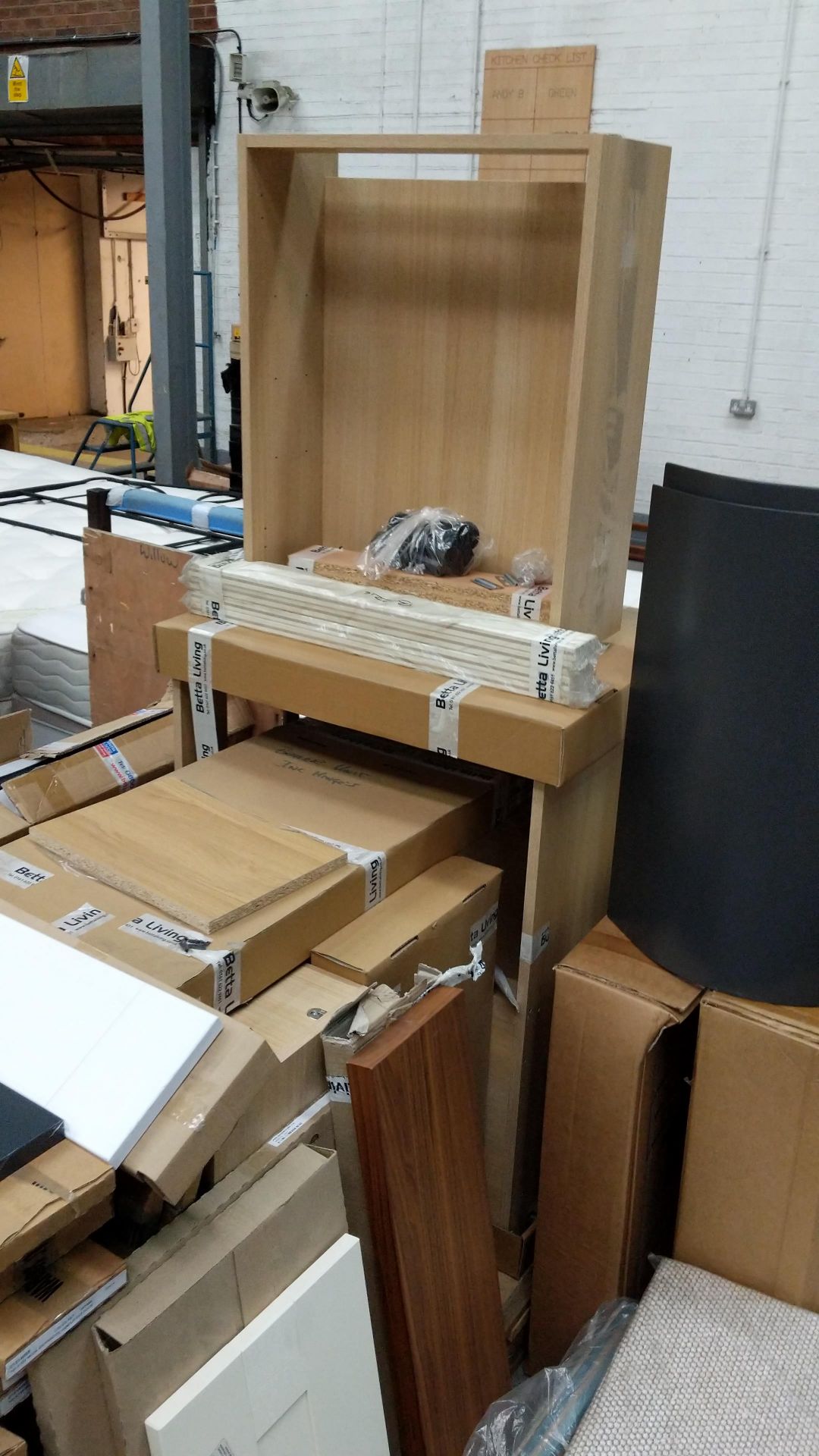 Mixed furniture & door related lot on 3 pallets as pictured, plus glass table top & base (NB. No - Bild 9 aus 18