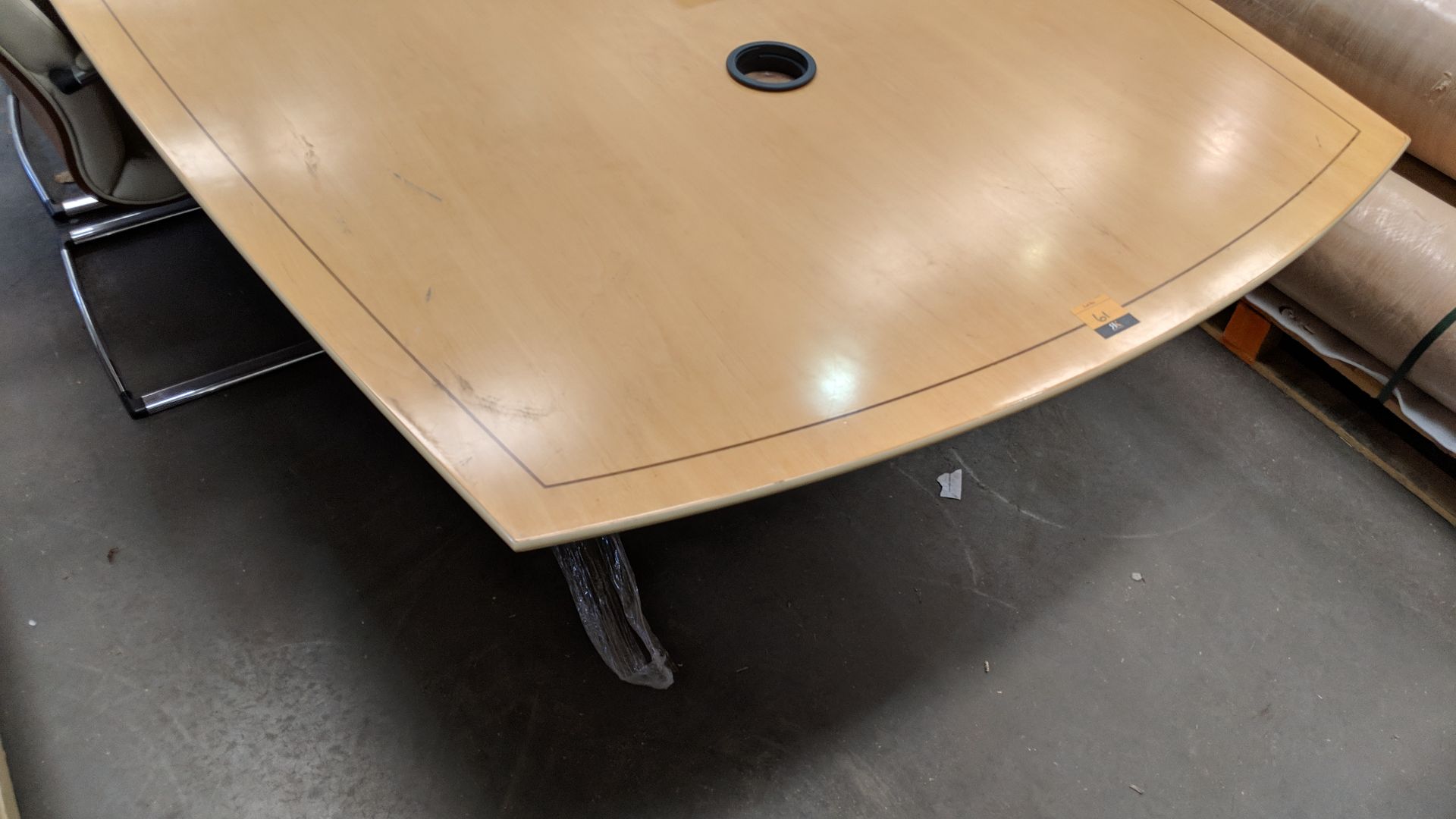 Barrel shaped boardroom table in pale wood with darker wood inlay & modern pedestal, 3200mm x - Image 3 of 7