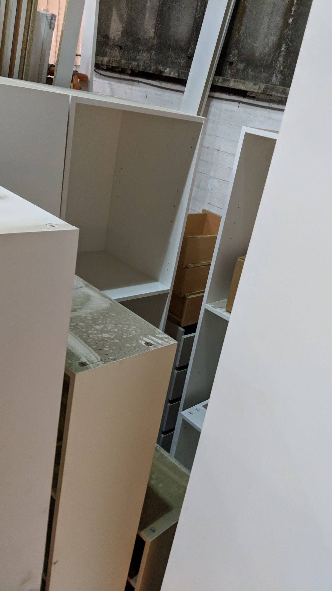 Large quantity of furniture including kitchen cupboards & doors, plinths, cupboard carcases & - Bild 6 aus 11