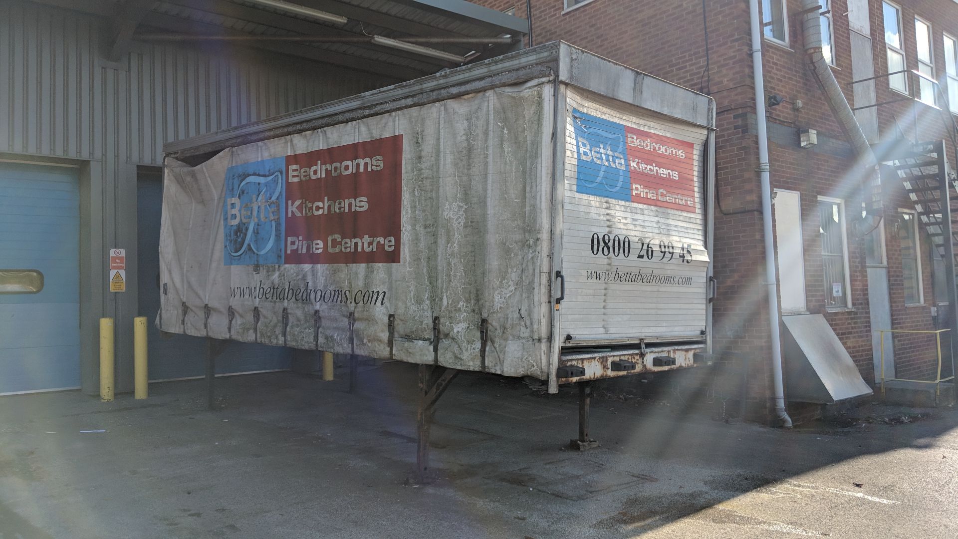 22 foot demountable curtain side trailer box. IMPORTANT: Please remember goods successfully bid upon - Image 4 of 6