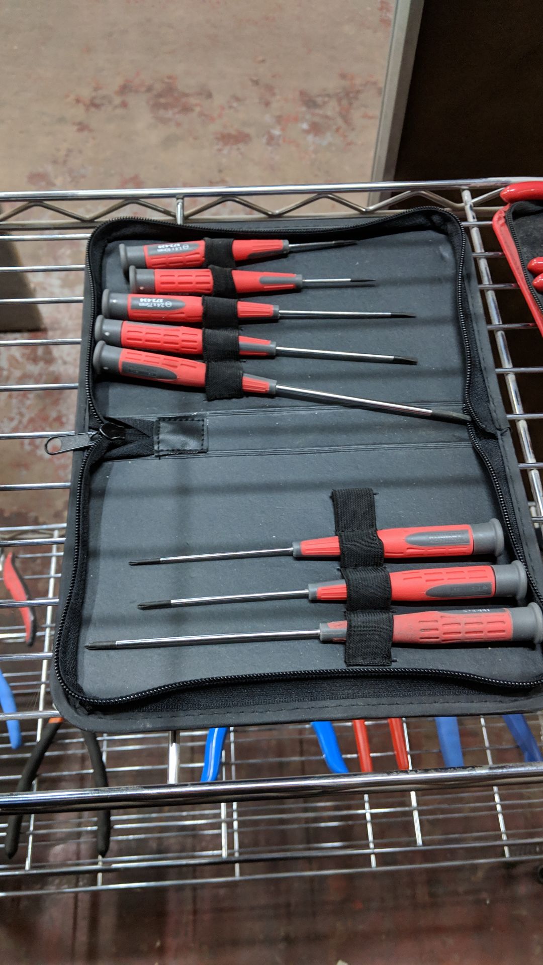 Contents of a shelf of tools comprising torque wrench plus clipper set & screwdriver set - Image 4 of 7