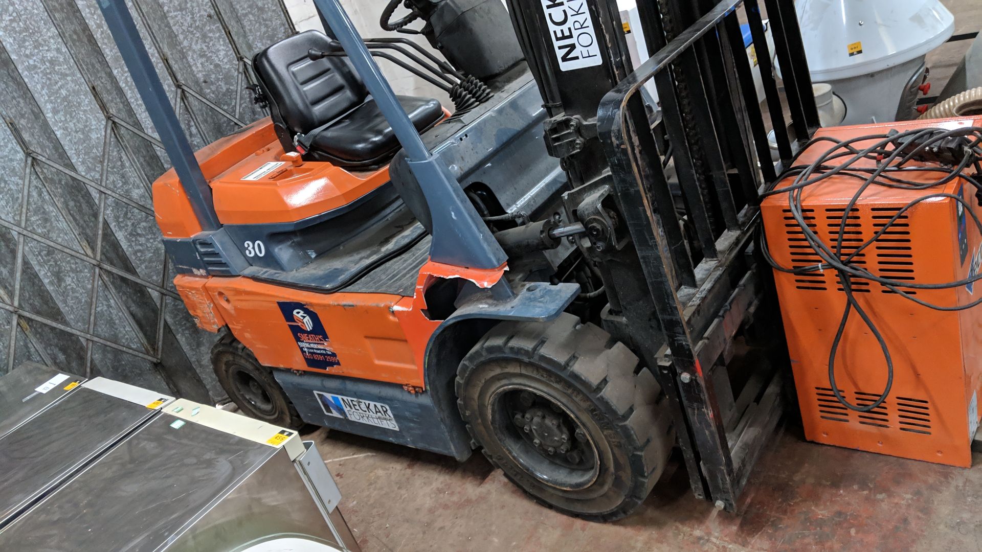 2005 Toyota electric forklift truck model 7FB30 with Cascade sideshift - Image 5 of 13