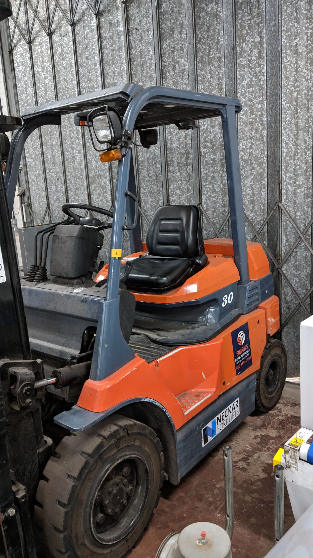 2005 Toyota electric forklift truck model 7FB30 with Cascade sideshift - Image 7 of 13