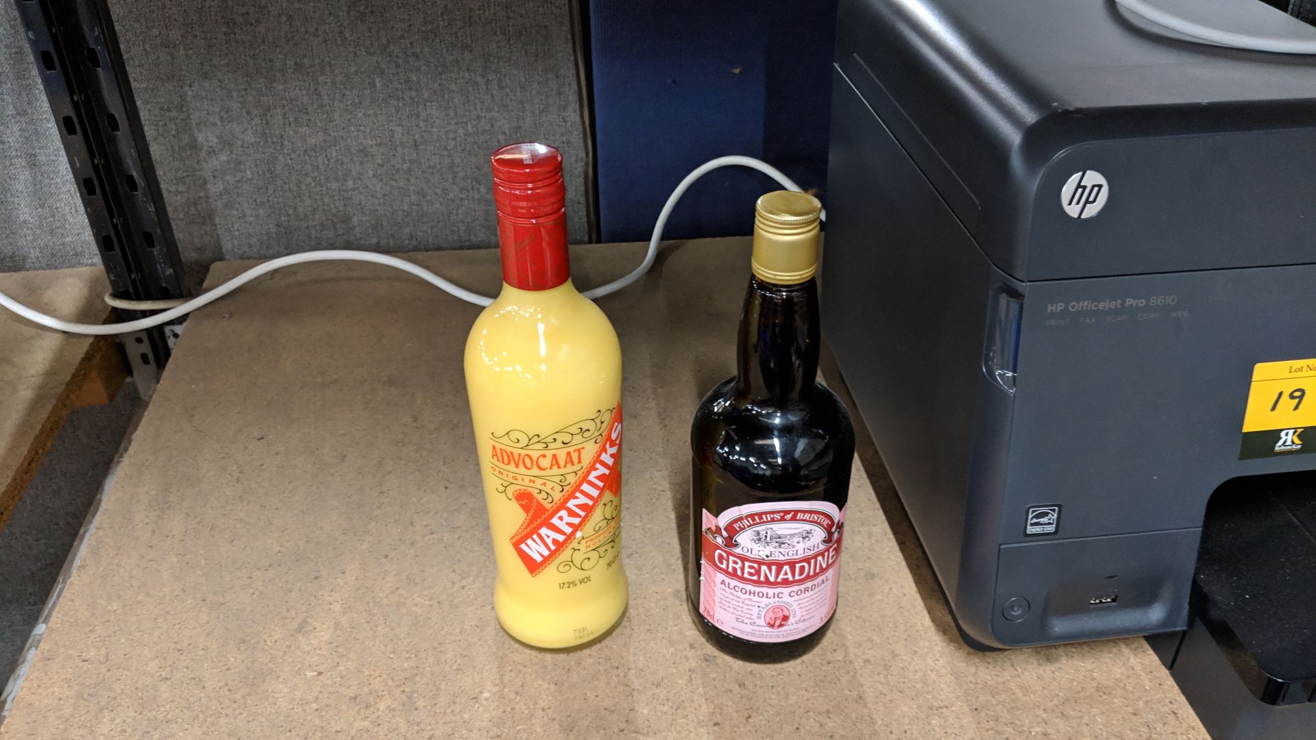 Mixed lot comprising HP OfficeJet Pro 8610 printer plus bottle of Advocaat & bottle of Grenadine - Image 5 of 6