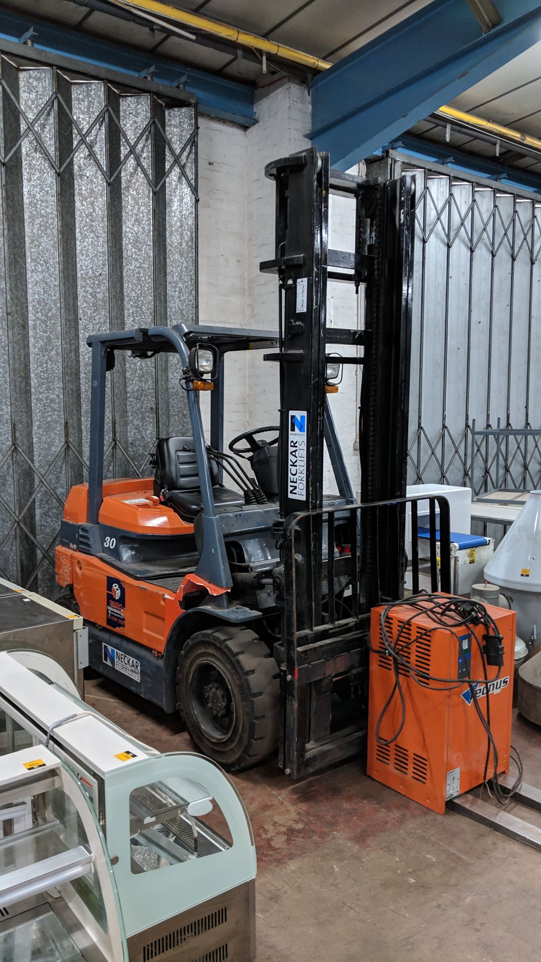 2005 Toyota electric forklift truck model 7FB30 with Cascade sideshift - Image 3 of 13