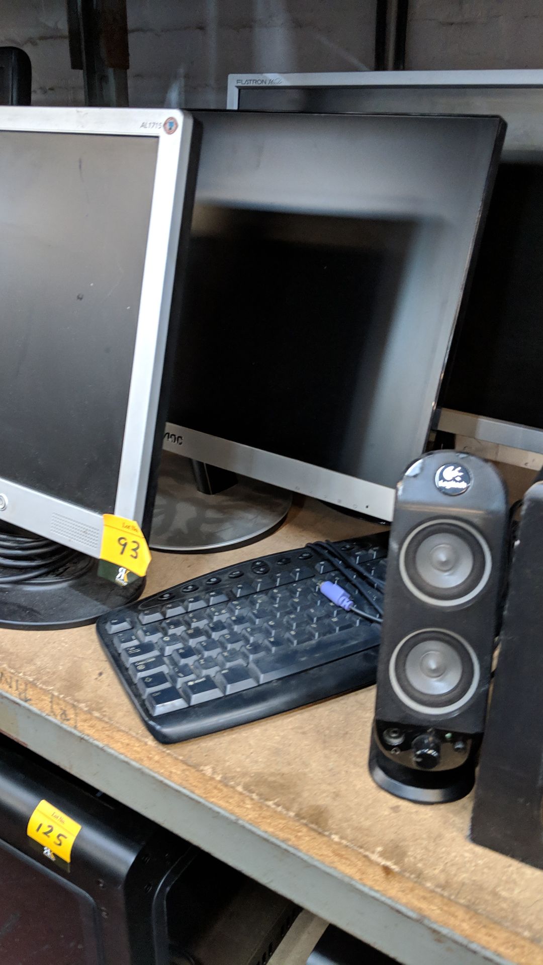 Computer/IT equipment comprising 3 assorted monitors, 1 keyboard & 1 Logitech 2.1 speaker system - Image 4 of 6