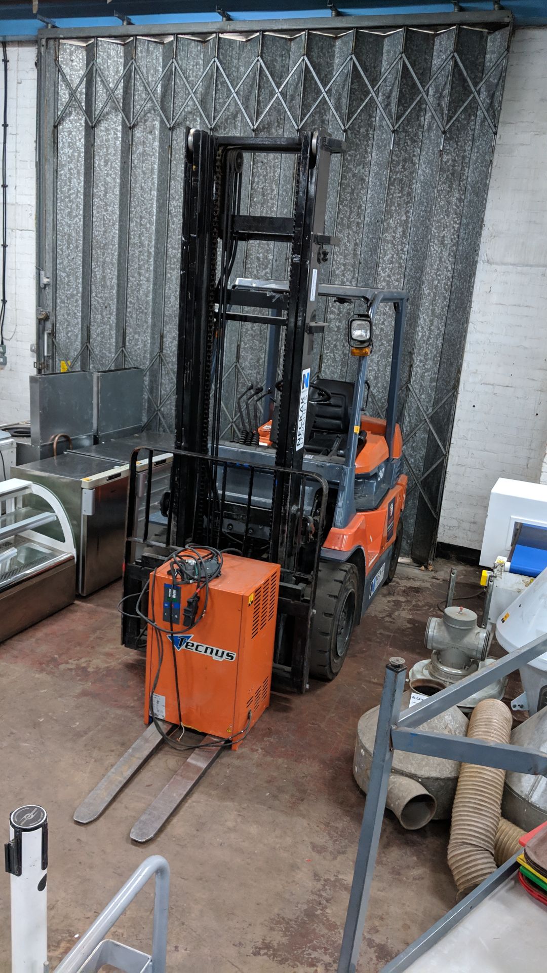 2005 Toyota electric forklift truck model 7FB30 with Cascade sideshift - Image 13 of 13