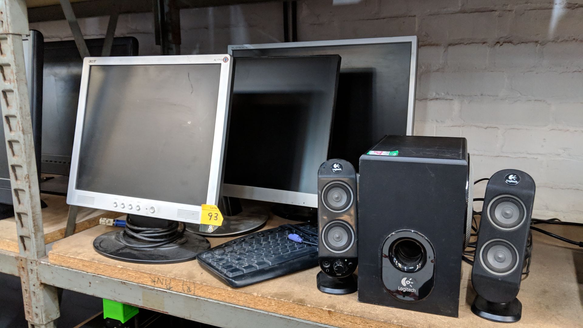 Computer/IT equipment comprising 3 assorted monitors, 1 keyboard & 1 Logitech 2.1 speaker system - Image 2 of 6