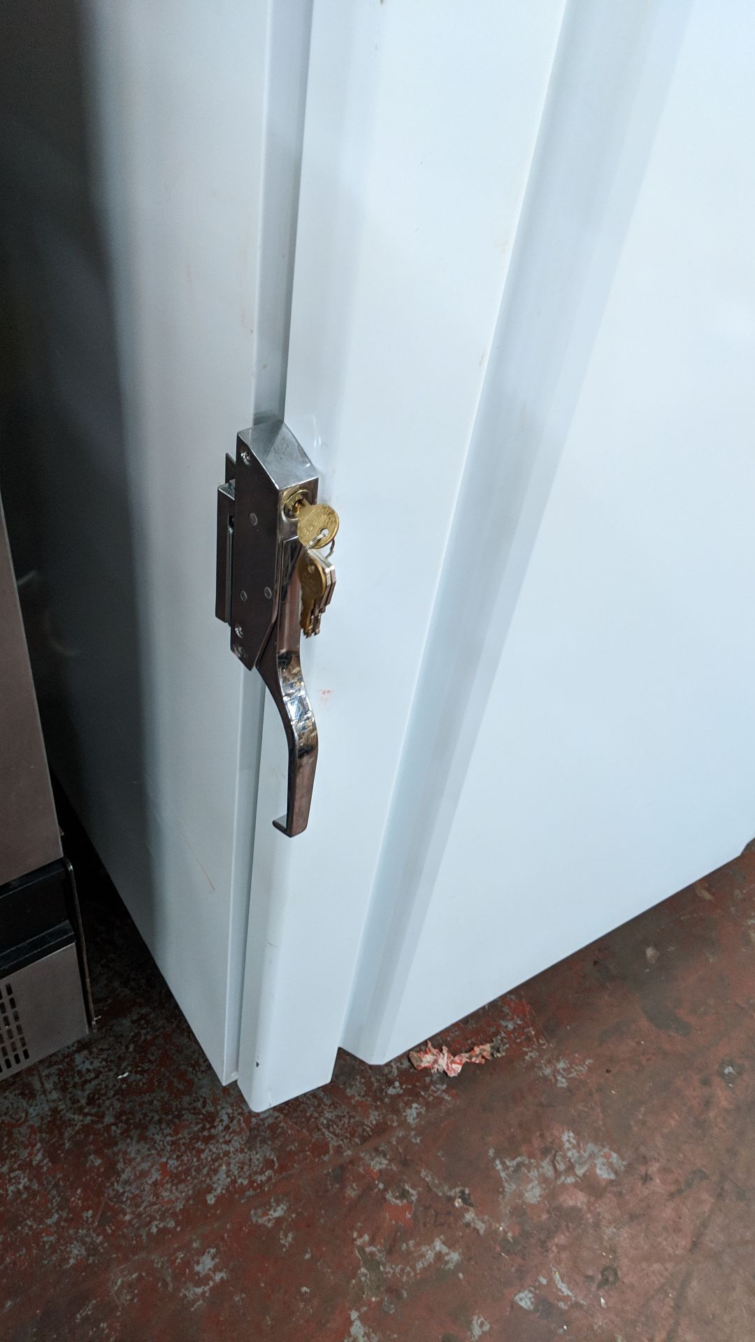 Gram tall wide white lockable freezer (freezes to -35°C) including external lock & key, model no. - Image 2 of 6