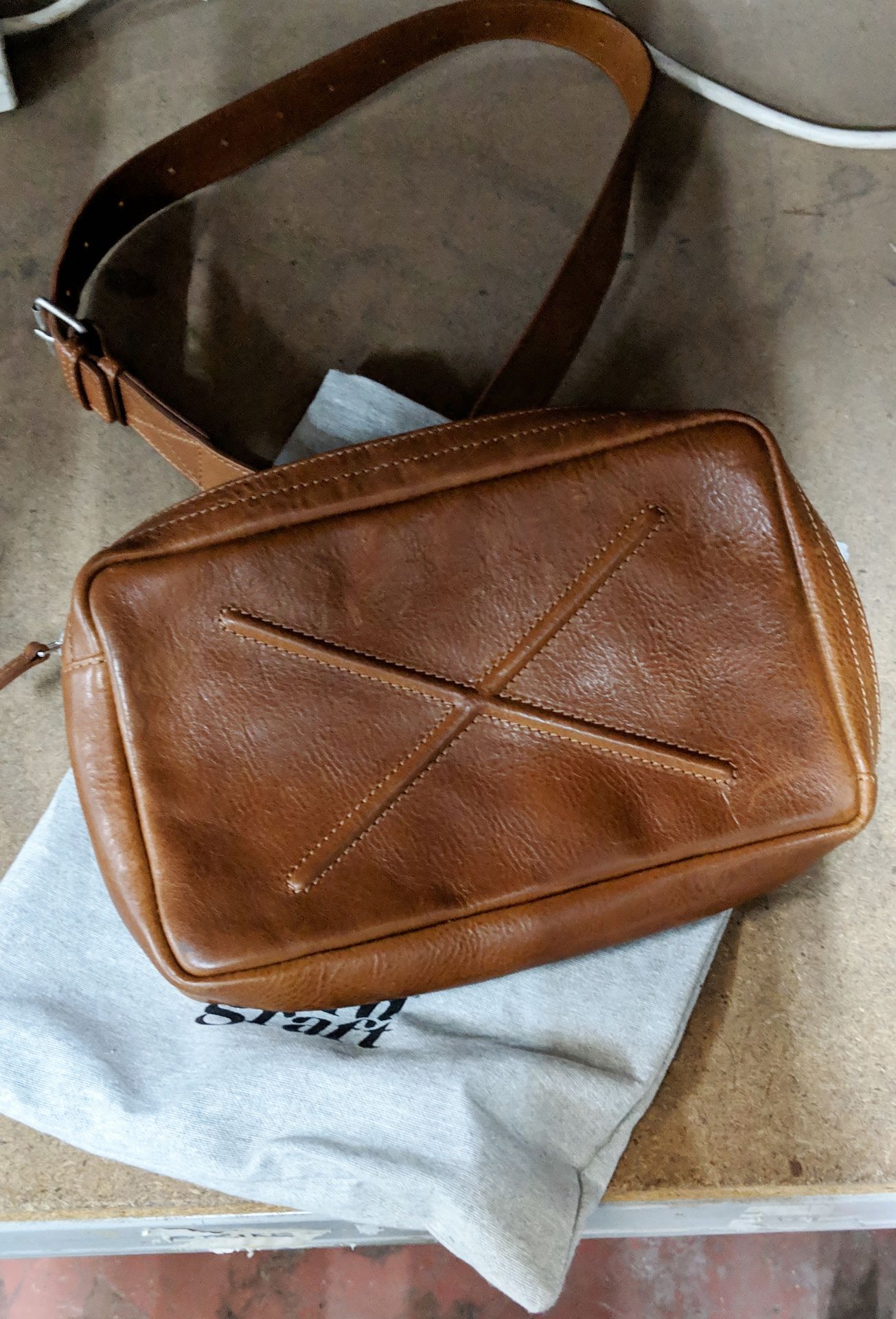 Hard Graft leather "Phone Pack Classic" man bag in brown leather with adjustable strap, including - Image 2 of 8