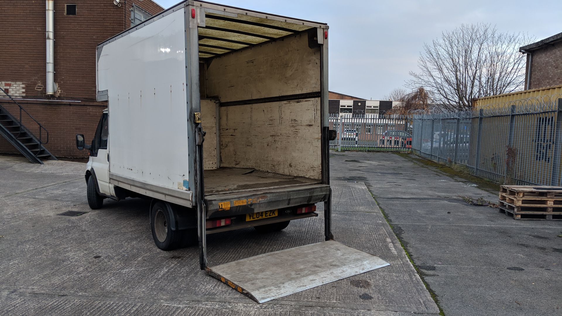 2004 Ford Transit 350 MWB TD Luton Van - Image 10 of 14