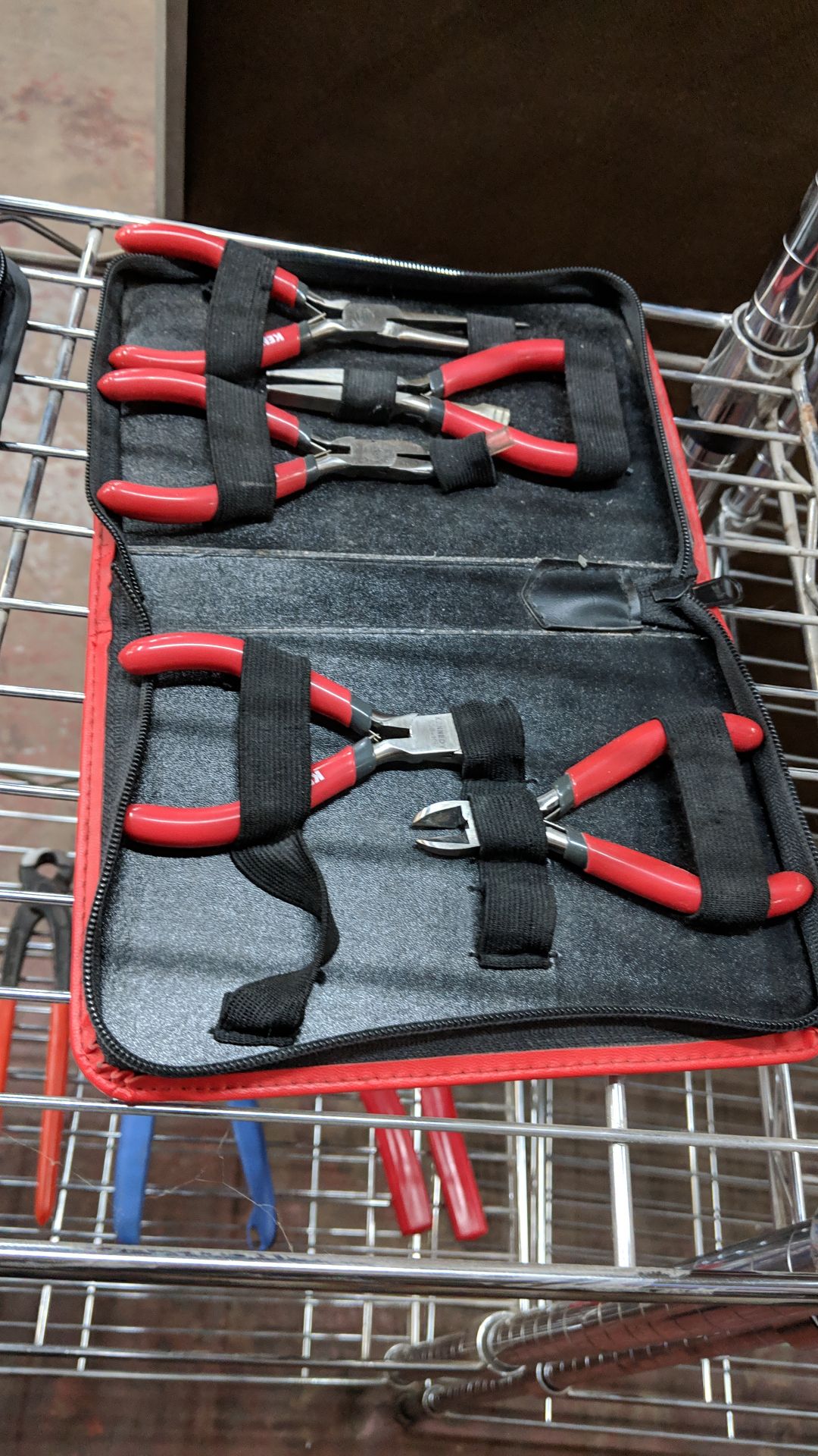 Contents of a shelf of tools comprising torque wrench plus clipper set & screwdriver set - Image 5 of 7