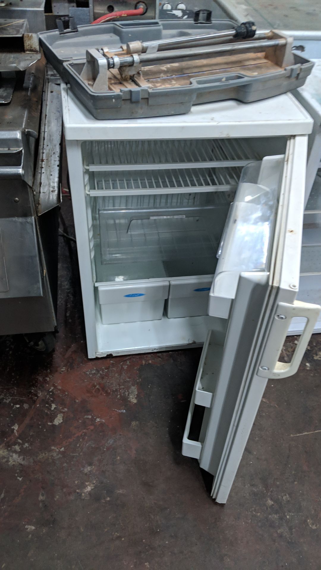 Pair of under counter fridges IMPORTANT: Please remember goods successfully bid upon must be paid - Image 3 of 4