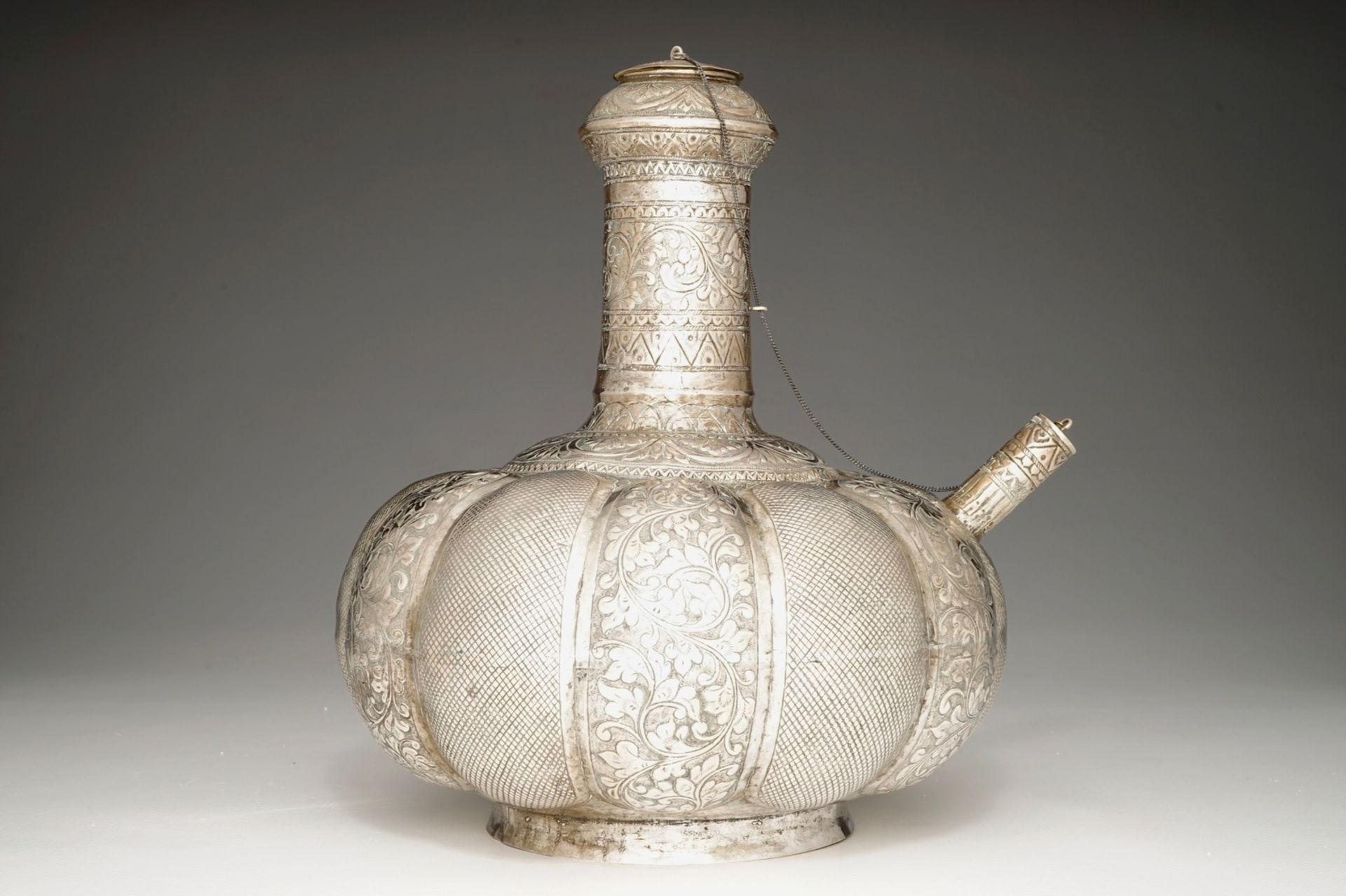 A silvered brass kendi, Mughal, India, 18/19th C. H.: 27 cm - L.: 24 cm We have more lots - Image 5 of 7