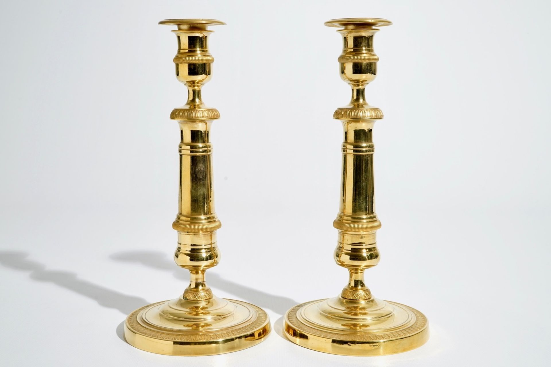 A pair of gilt bronze Empire candlesticks, France, 19th C. H.: 27,5 cm We have more lots available - Image 3 of 7