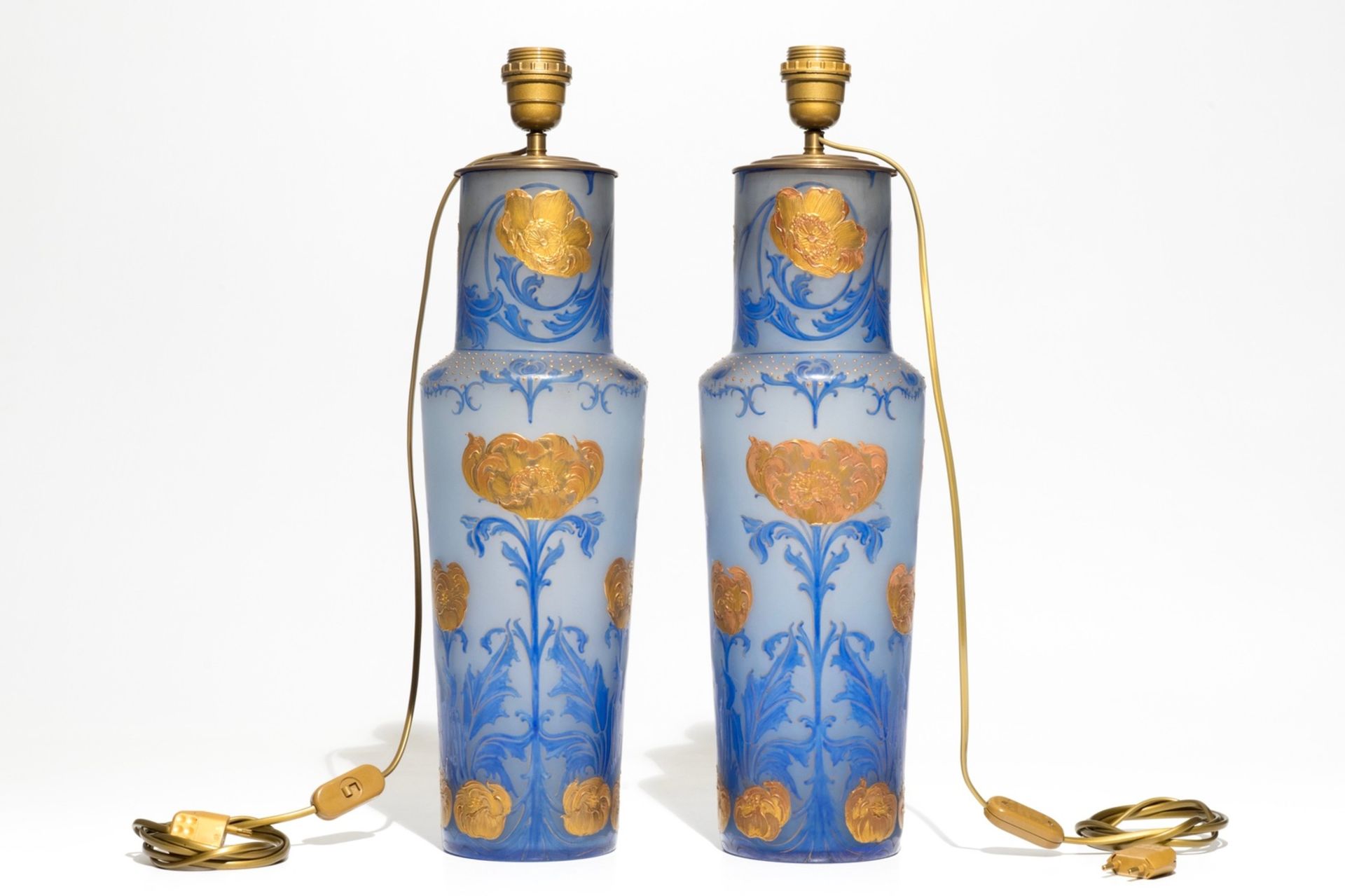A pair of Art Nouveau glass paste vases mounted as lamps, prob. France, 19/20th C. H.: 53,5 cm / - Image 2 of 7