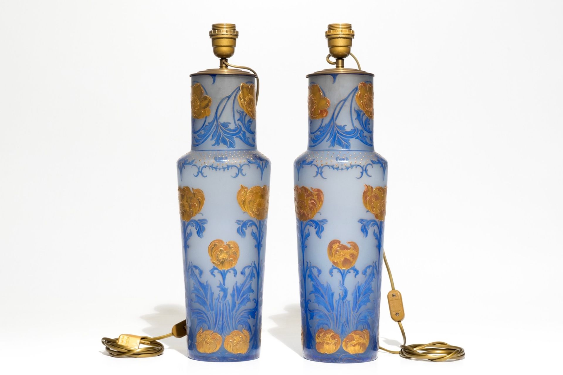 A pair of Art Nouveau glass paste vases mounted as lamps, prob. France, 19/20th C. H.: 53,5 cm / - Image 4 of 7