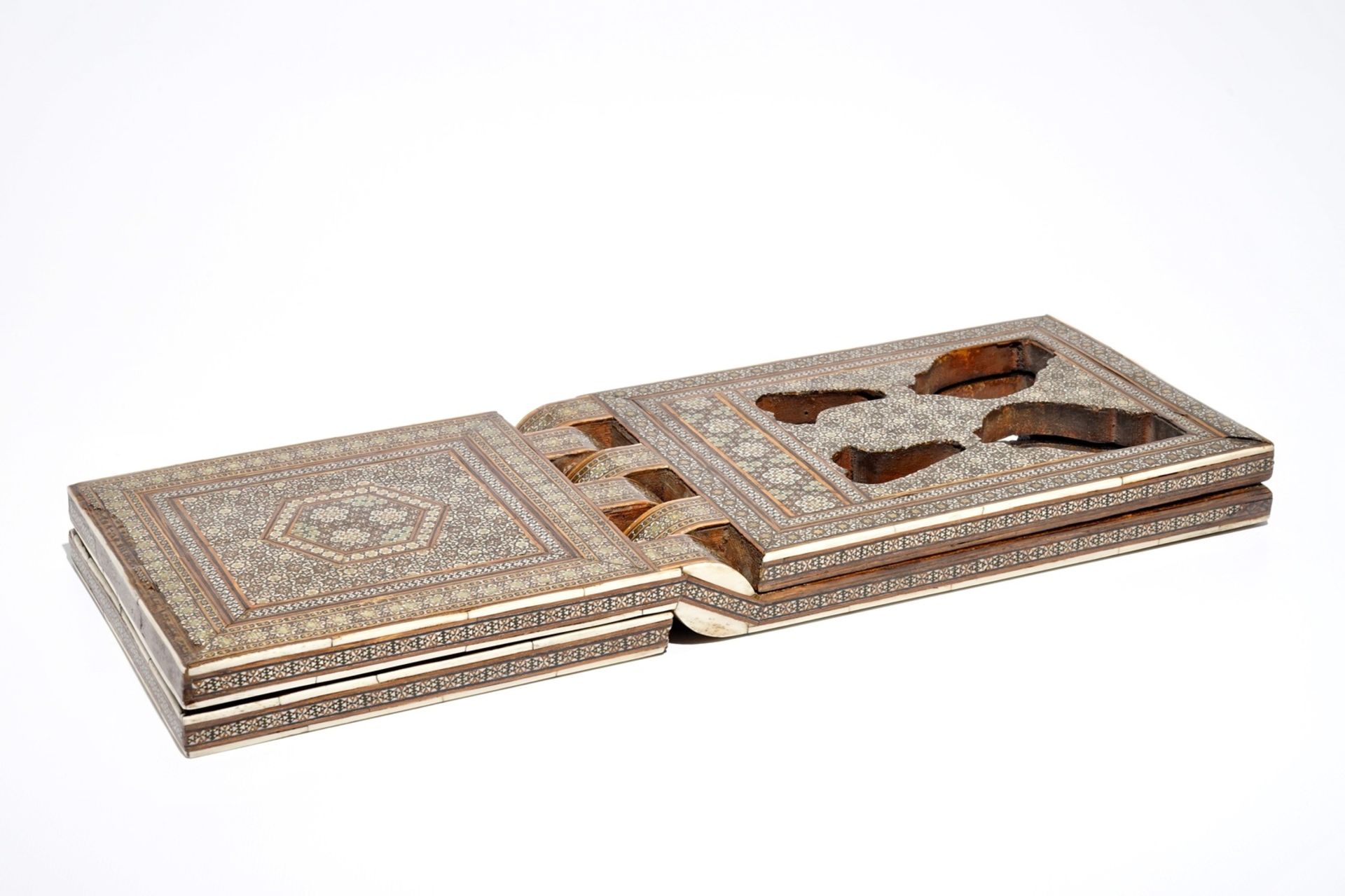 A Mughal ivory inlaid quran stand, India, 18/19th C. Dim.: 44 x 17 x 3,5 cm (closed)Dim.: 28,5 x - Image 8 of 8