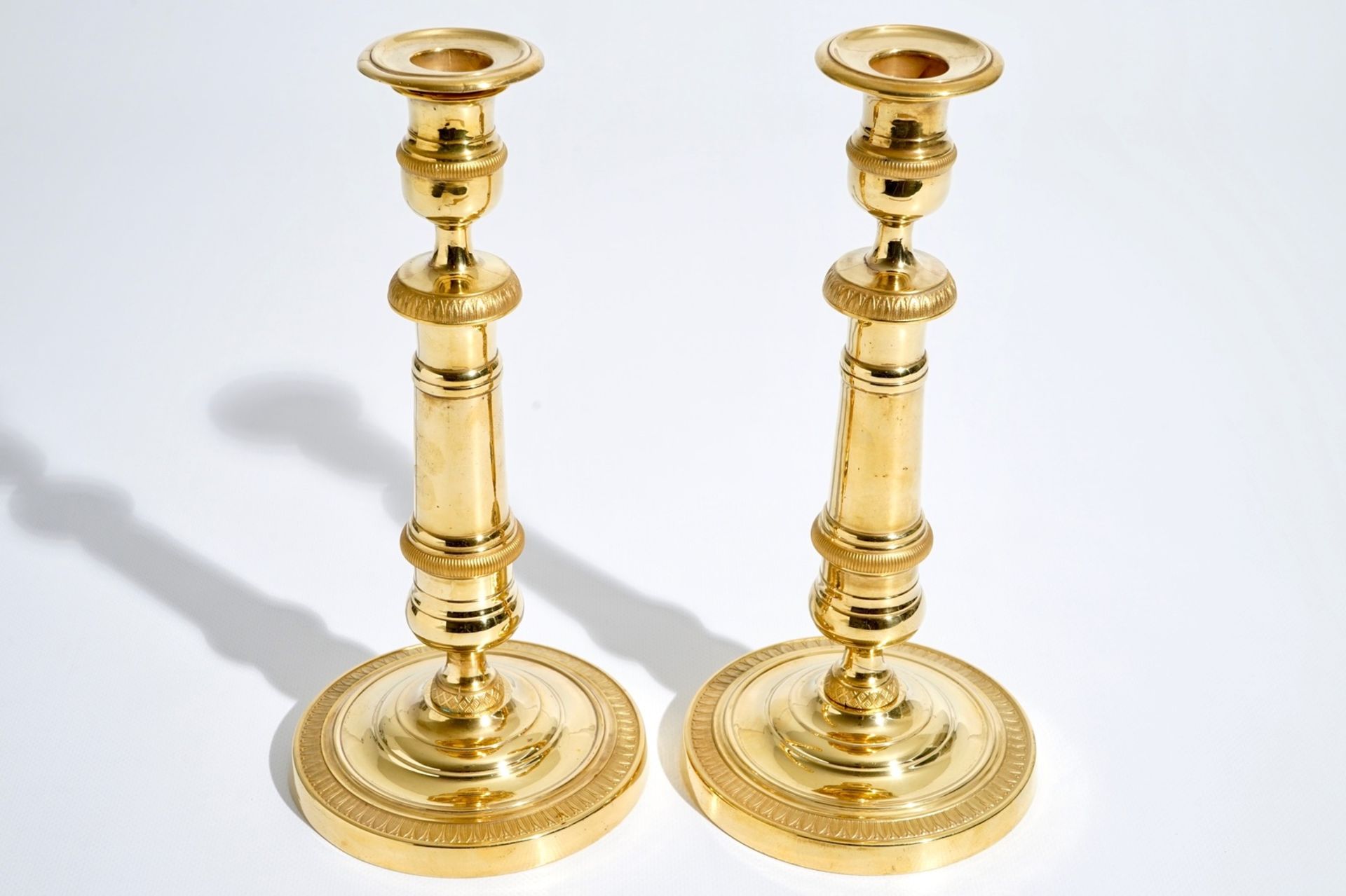 A pair of gilt bronze Empire candlesticks, France, 19th C. H.: 27,5 cm We have more lots available - Image 5 of 7