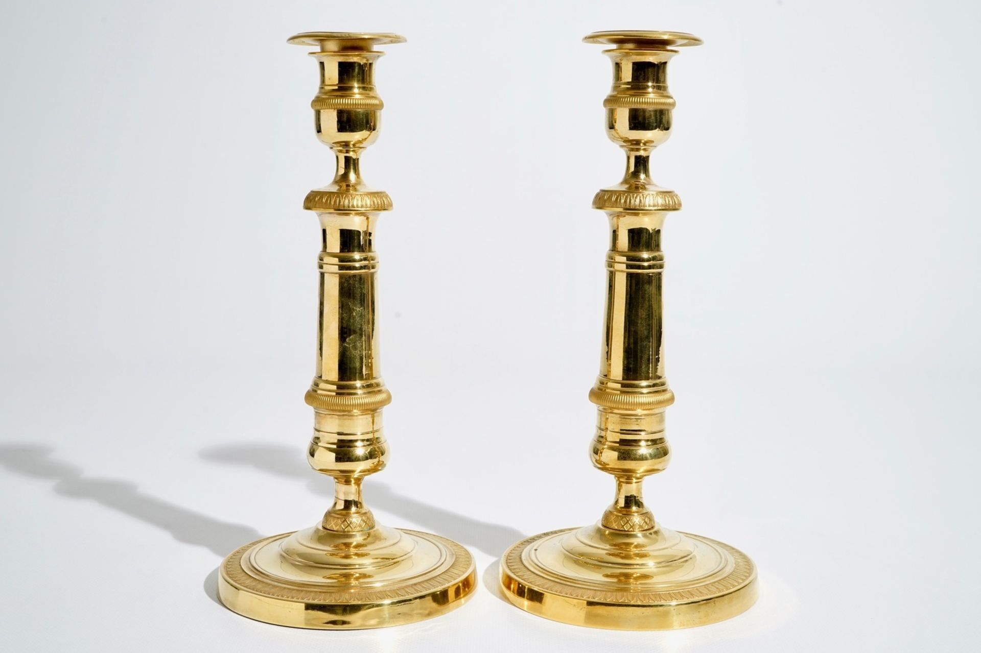 A pair of gilt bronze Empire candlesticks, France, 19th C. H.: 27,5 cm We have more lots available - Image 2 of 7