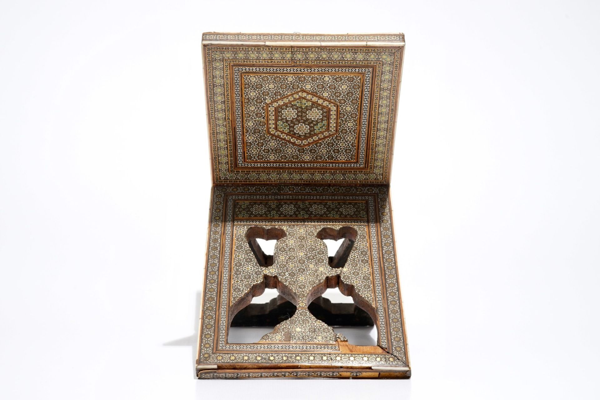 A Mughal ivory inlaid quran stand, India, 18/19th C. Dim.: 44 x 17 x 3,5 cm (closed)Dim.: 28,5 x - Image 5 of 8