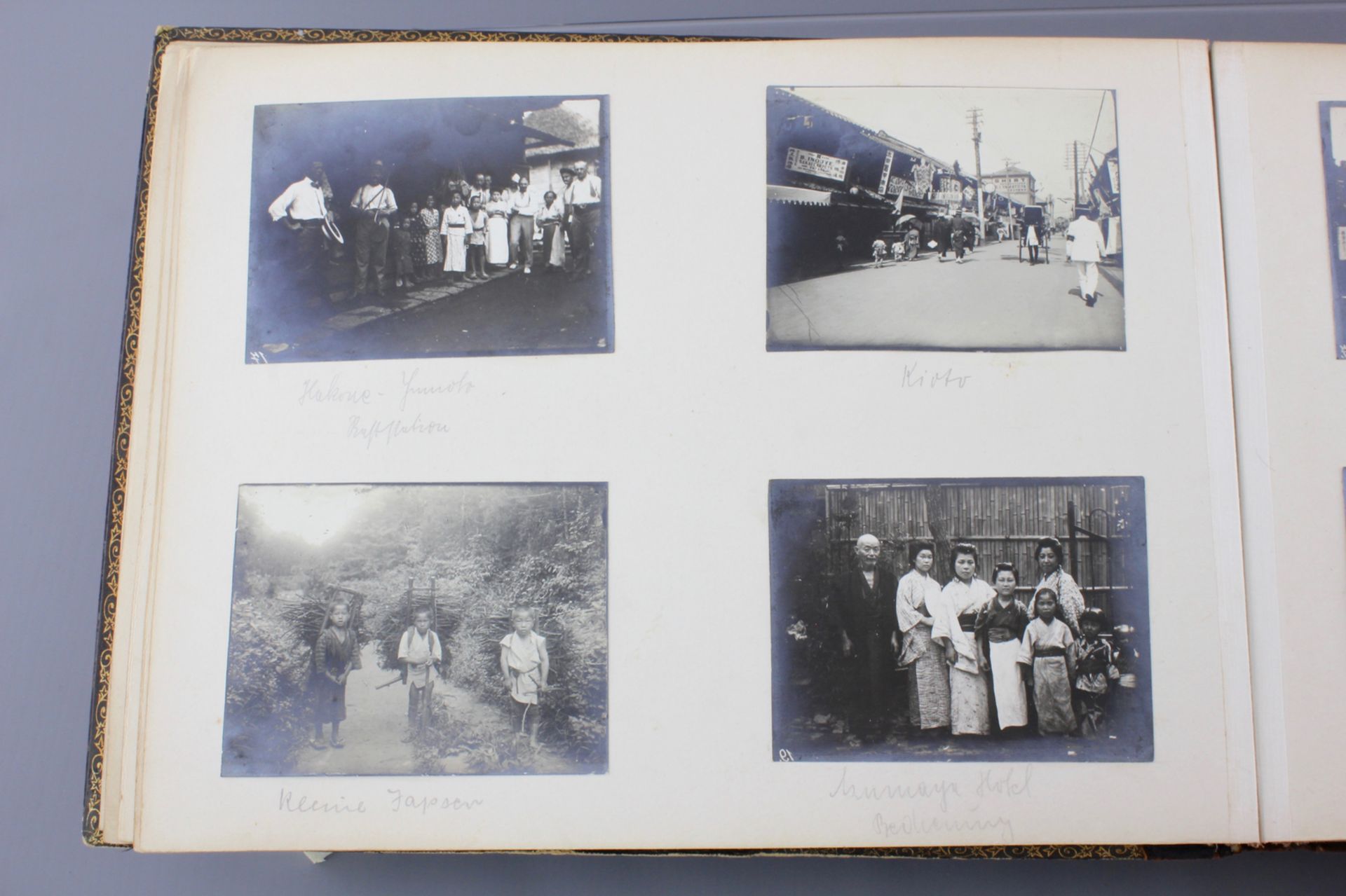 An album with photos of Chine and Japan, ca. 1900 - Image 11 of 44