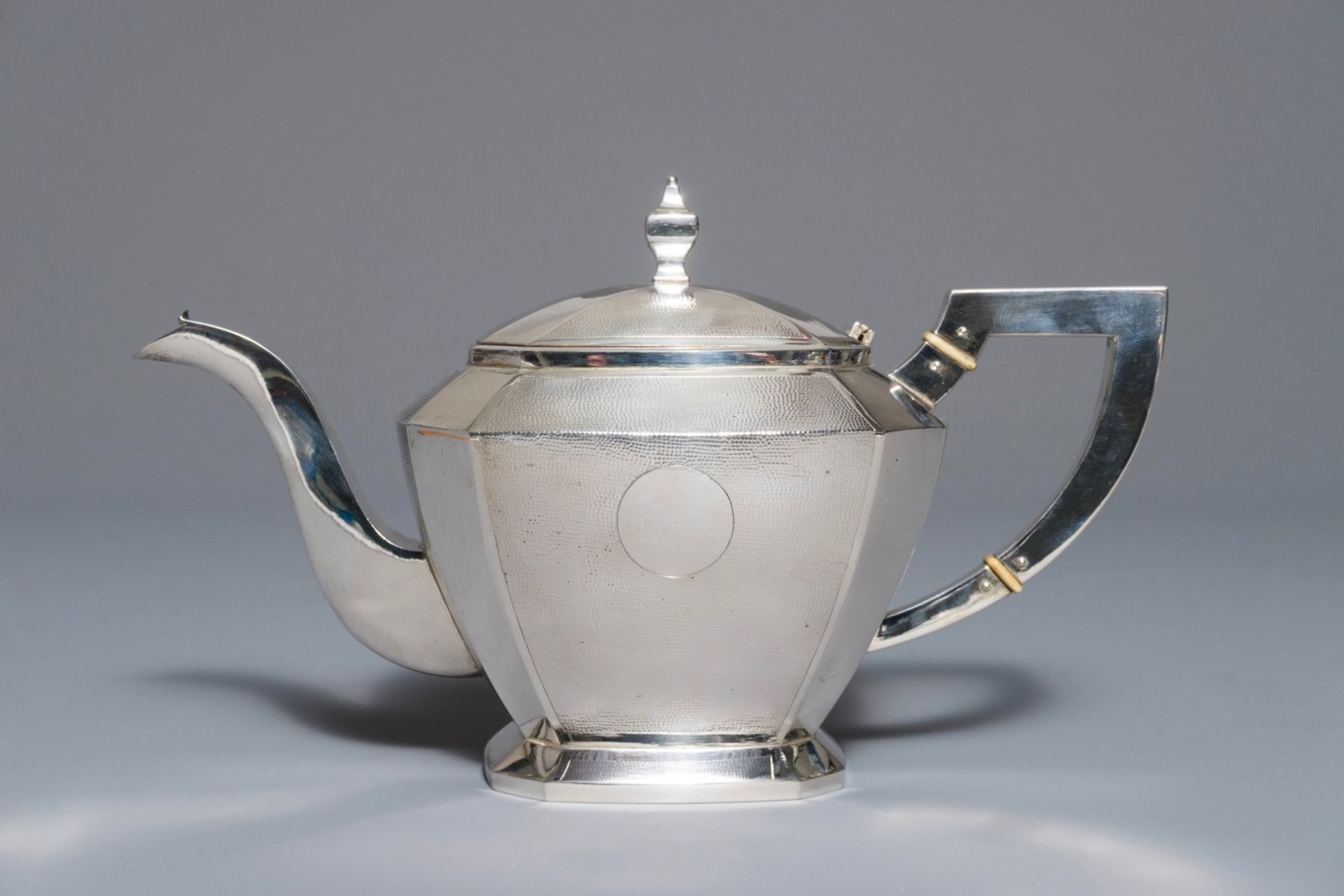 A Chinese silver art deco tea service on tray, Republic, 1st half 20th C. - Image 11 of 32