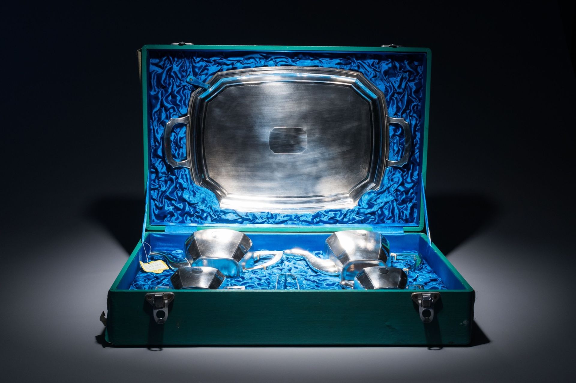 A Chinese silver art deco tea service on tray, Republic, 1st half 20th C. - Image 2 of 32