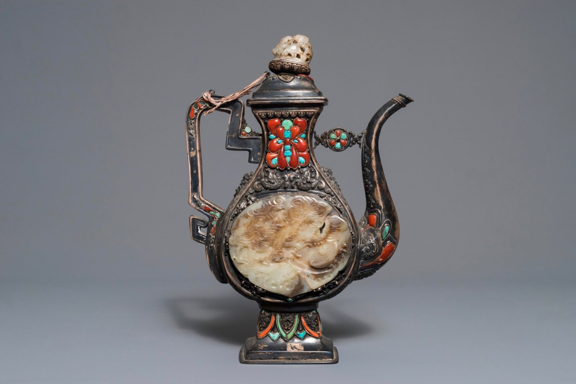 A silver-plated coral, jade and turquoise inlaid ewer and cover, Tibet or Mongolia, 19/20th C. - Image 4 of 9
