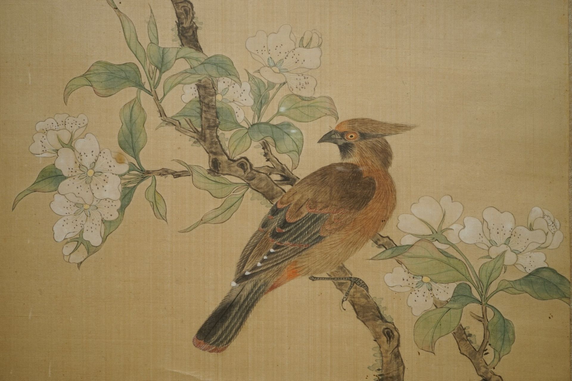 Xie Yuemei (1906-1998), A bird on a blossoming branch, watercolour on textile - Image 2 of 4