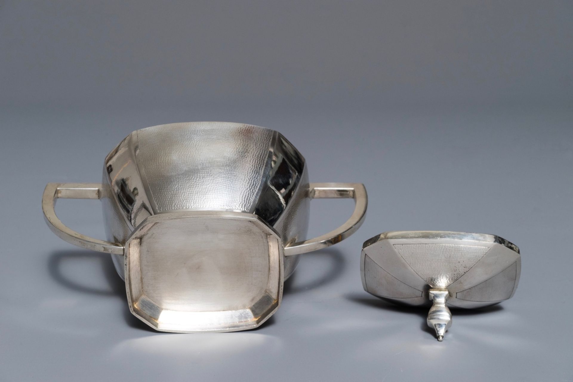 A Chinese silver art deco tea service on tray, Republic, 1st half 20th C. - Image 29 of 32