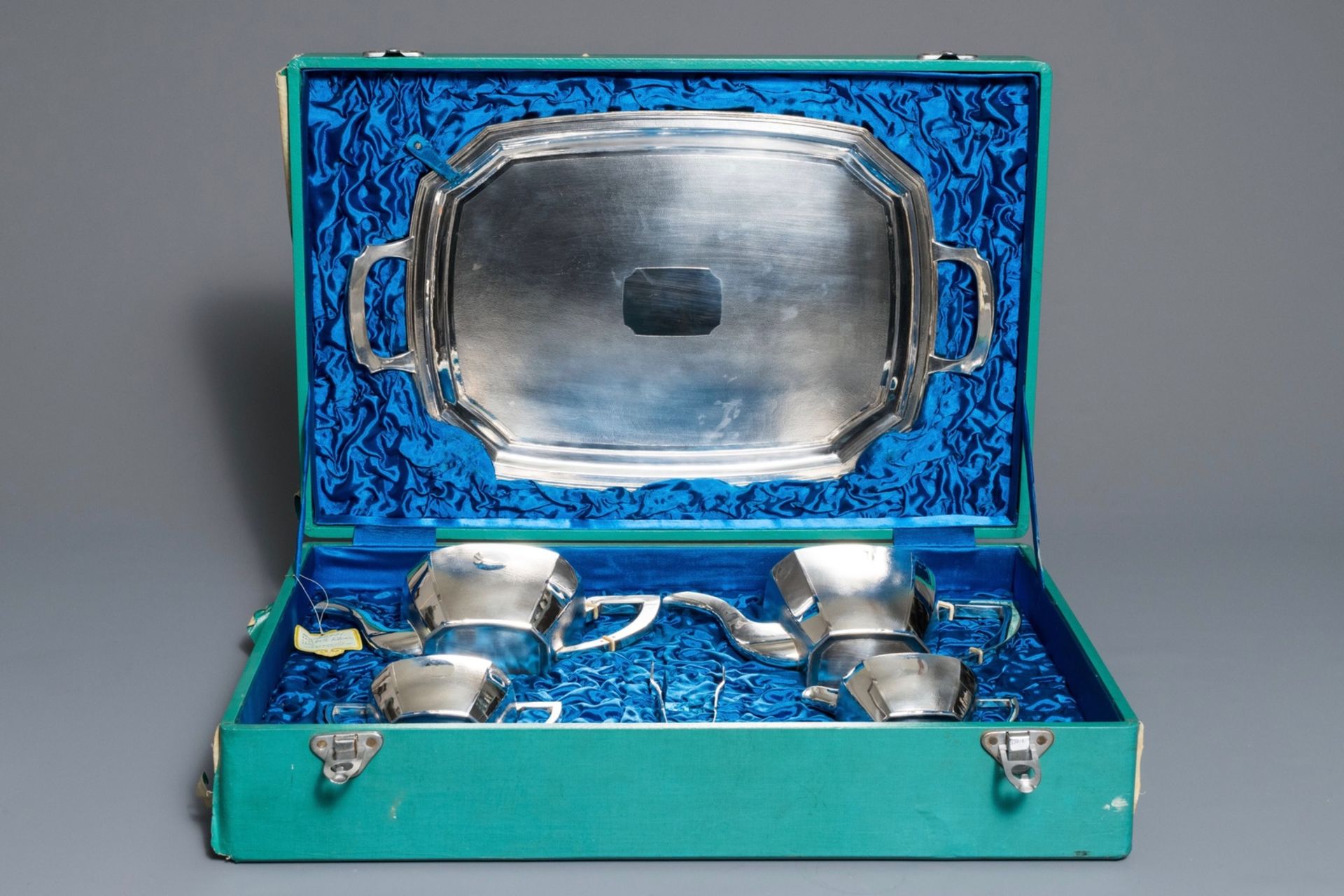A Chinese silver art deco tea service on tray, Republic, 1st half 20th C. - Image 3 of 32