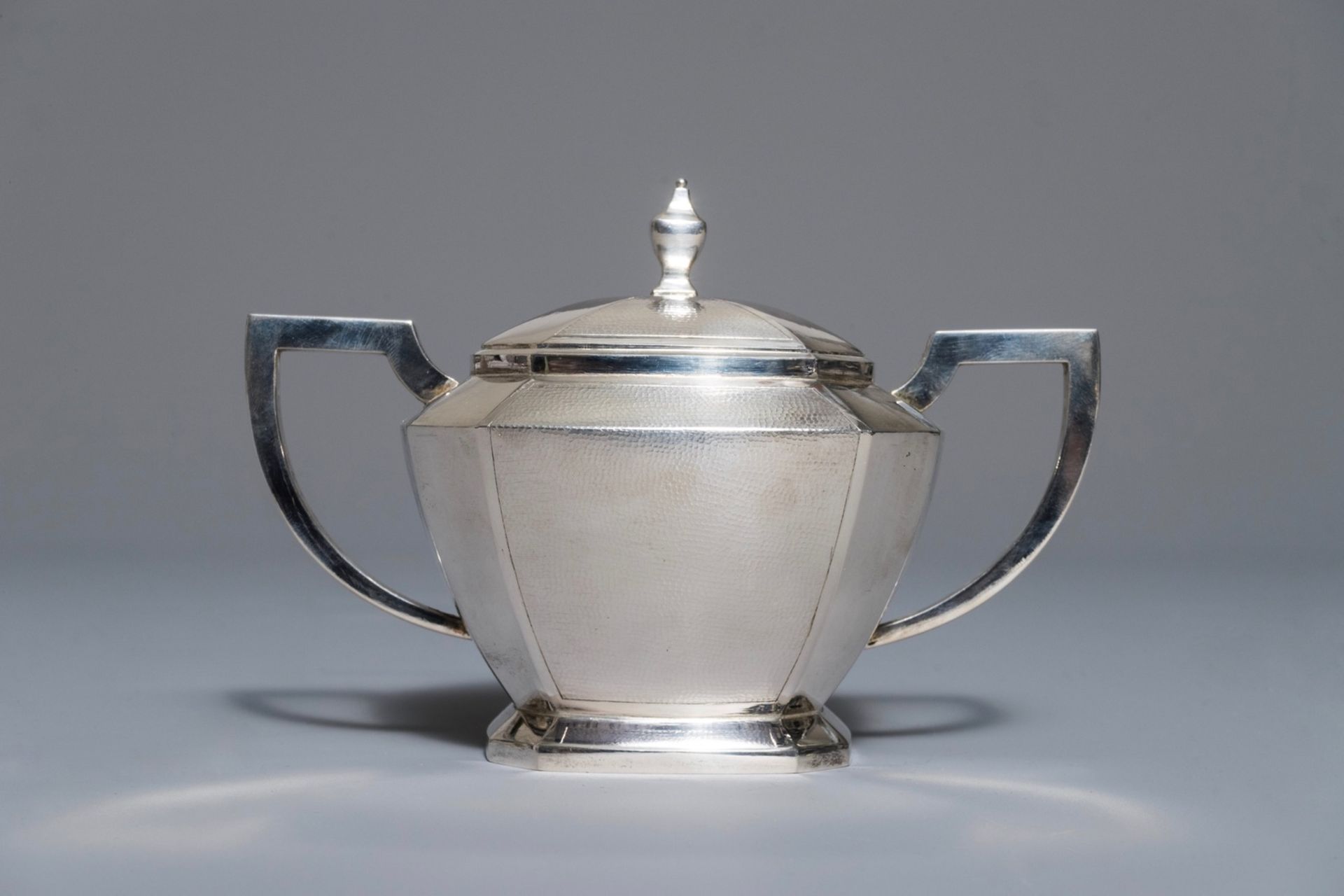 A Chinese silver art deco tea service on tray, Republic, 1st half 20th C. - Image 26 of 32