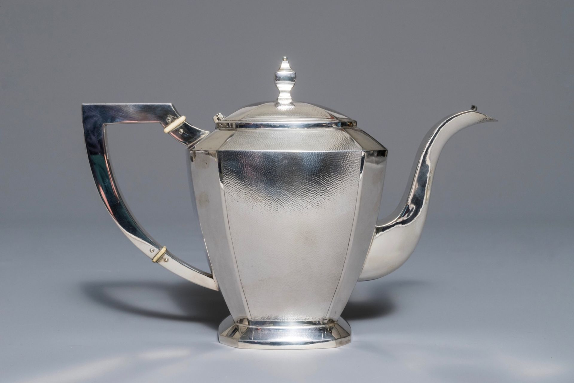 A Chinese silver art deco tea service on tray, Republic, 1st half 20th C. - Image 6 of 32