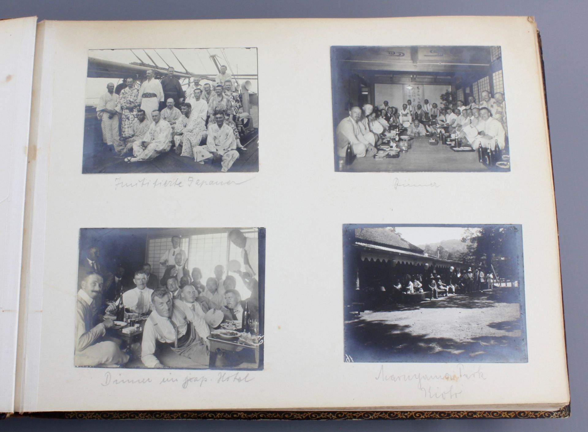 An album with photos of Chine and Japan, ca. 1900 - Image 29 of 44