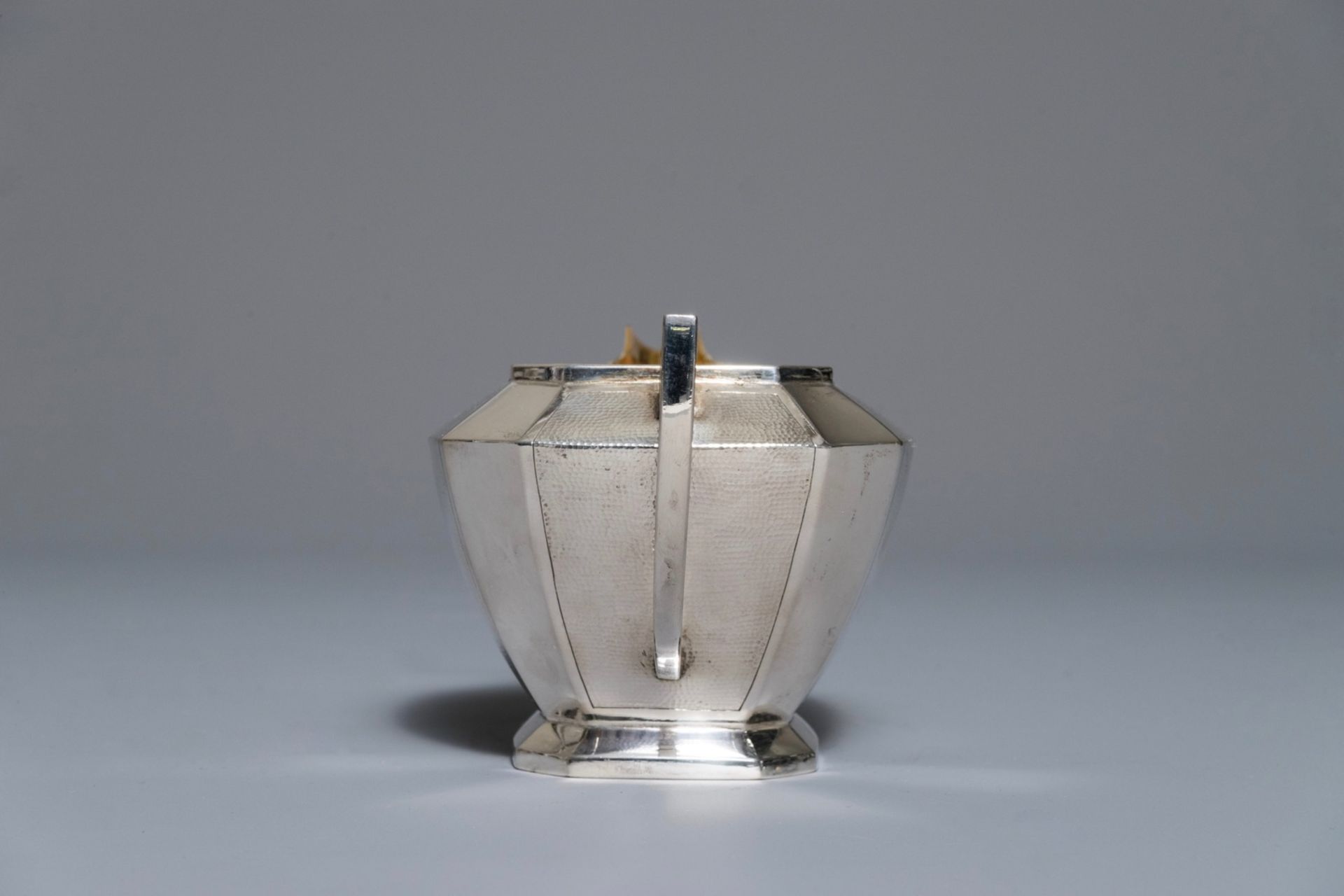 A Chinese silver art deco tea service on tray, Republic, 1st half 20th C. - Image 19 of 32