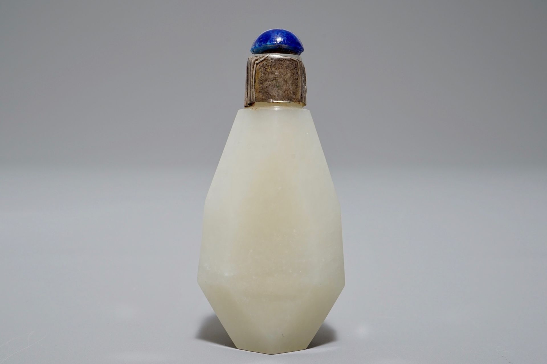 A Chinese silver-mounted jade snuff bottle, 19th C.