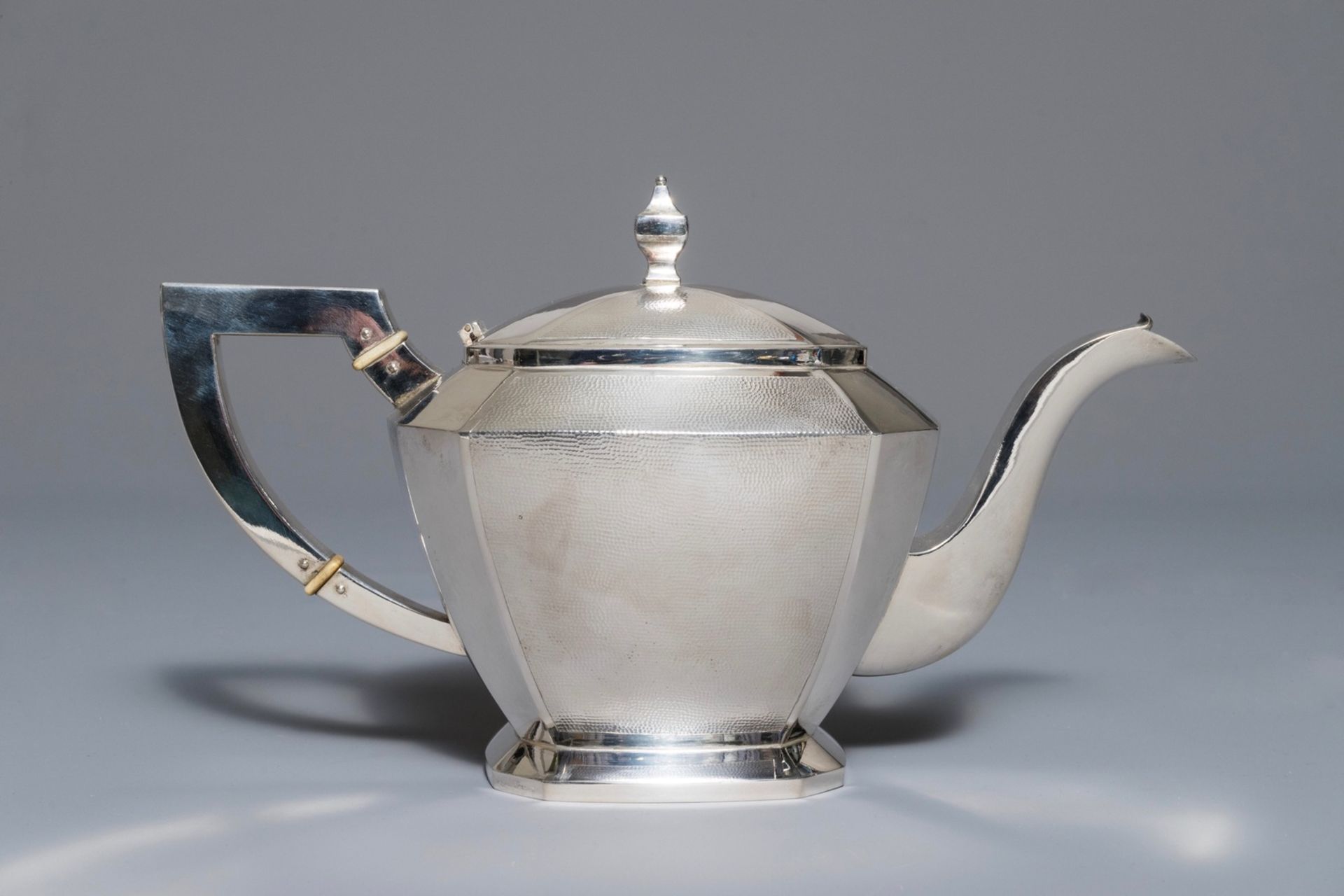A Chinese silver art deco tea service on tray, Republic, 1st half 20th C. - Image 13 of 32