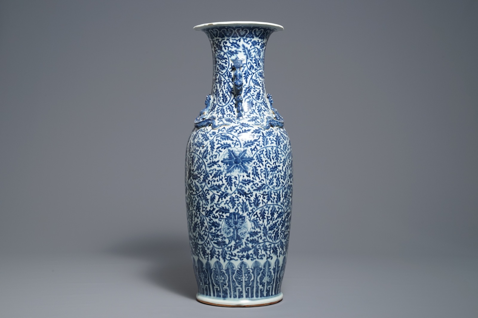 A Chinese blue and white 'lotus scroll' vase, 19th C. - Image 4 of 6